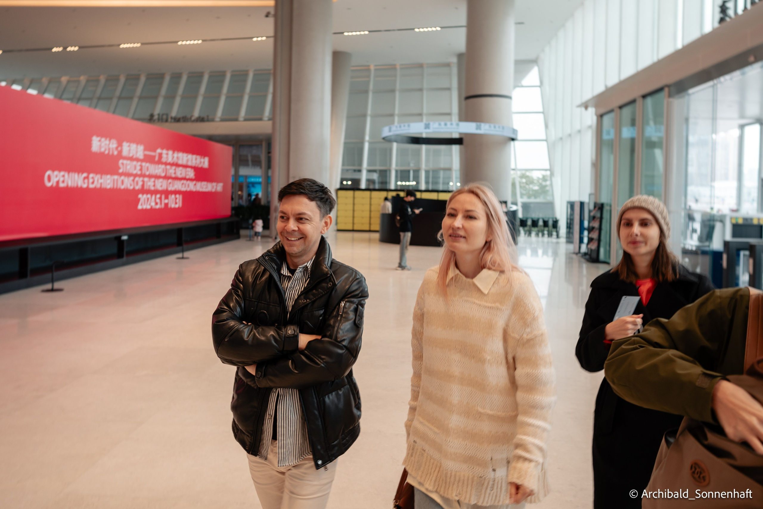 Walking in GZ, sunday. Photographer in Guangzhou, China. Archibald Sonnenhaft