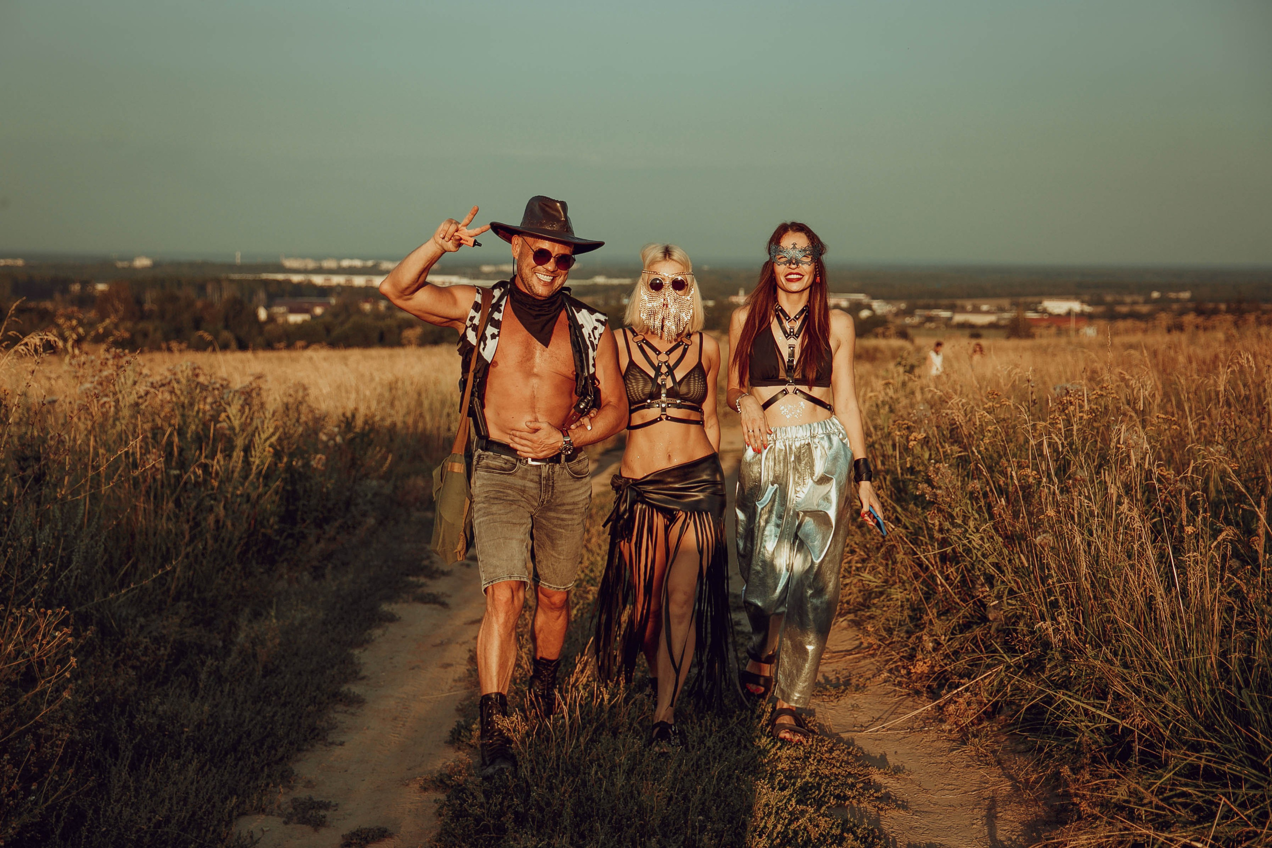 Фотосессия в стиле «Бернинг мэн». Ваш репортажный фотограф Артемий Антонов