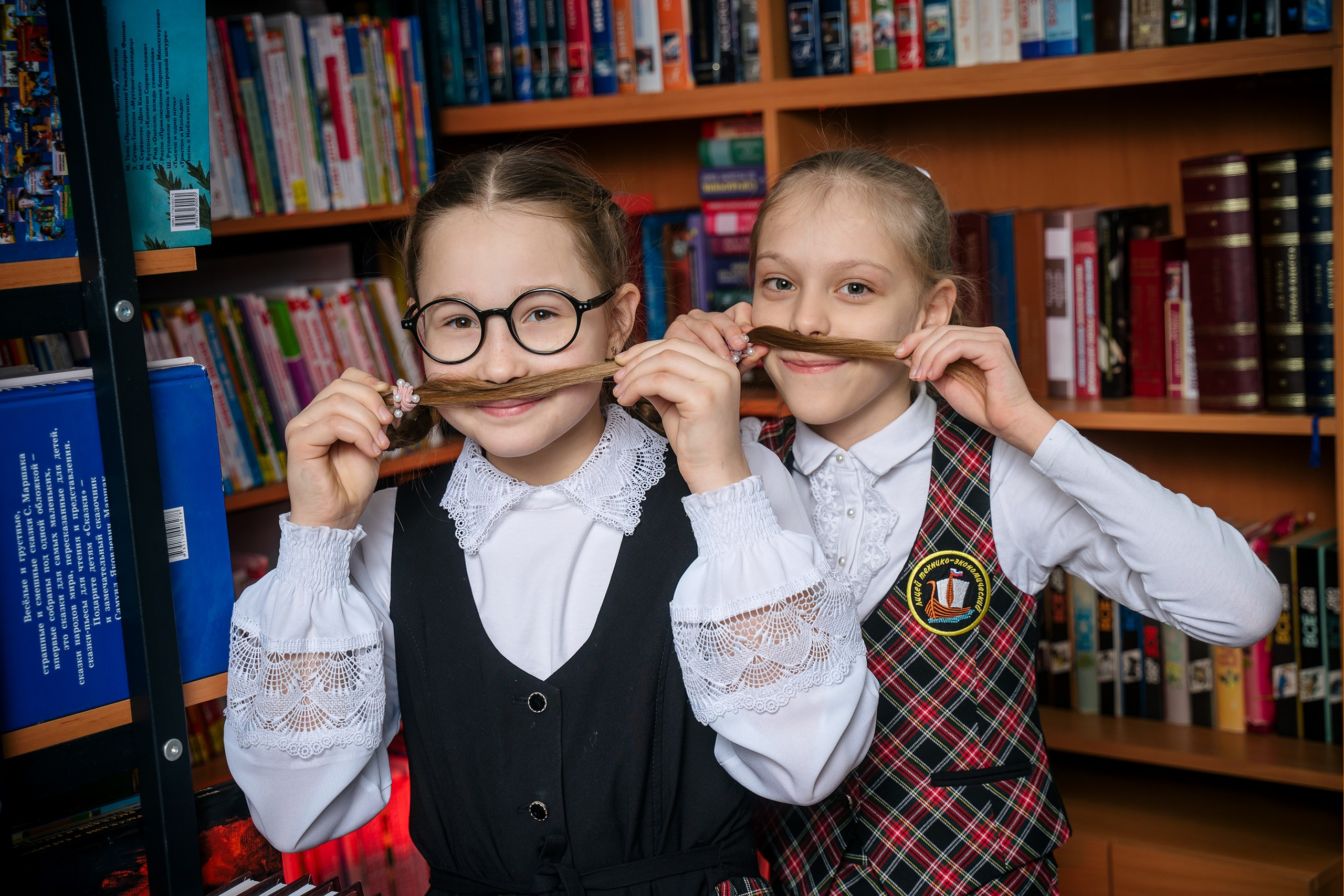 Фотографии с друзьями. Выпускные альбомы, школьные фотосессии в городе Новороссийске