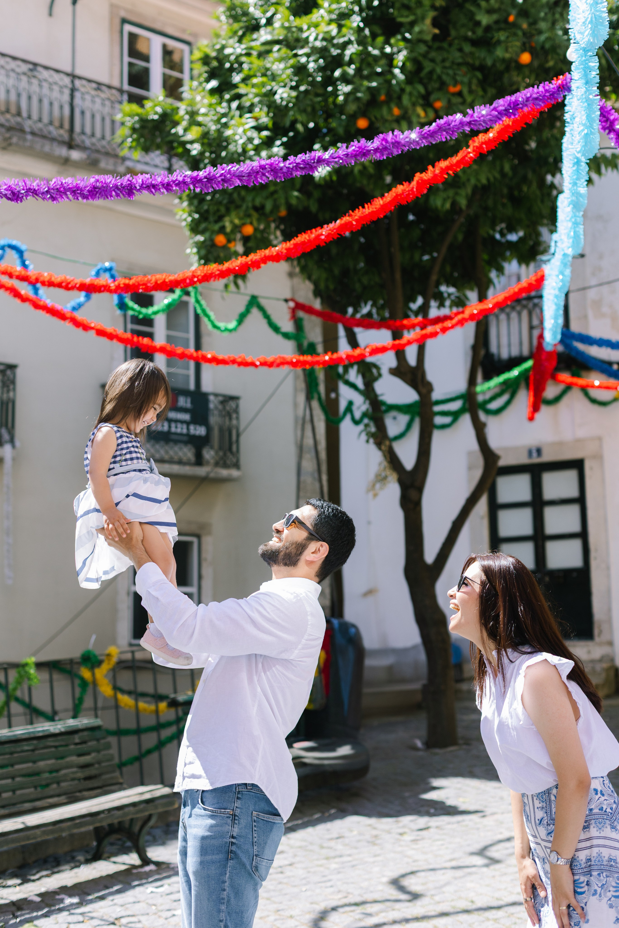 Family photo shoot on the streets of alfama. Свадебный и женский фотограф в Лиссабоне Яковлева Ольга