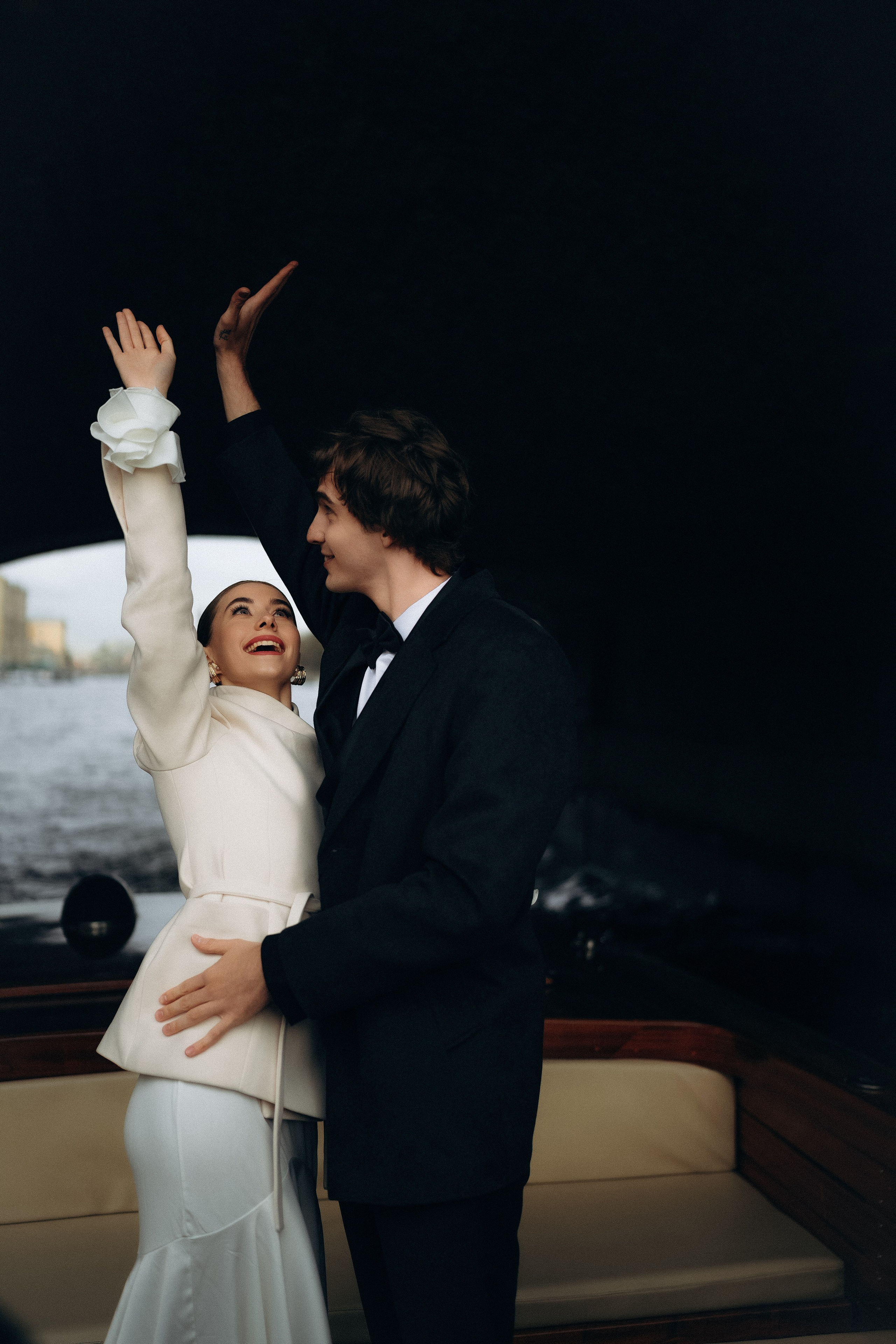 Свадебная фотосессия на катере в Питере