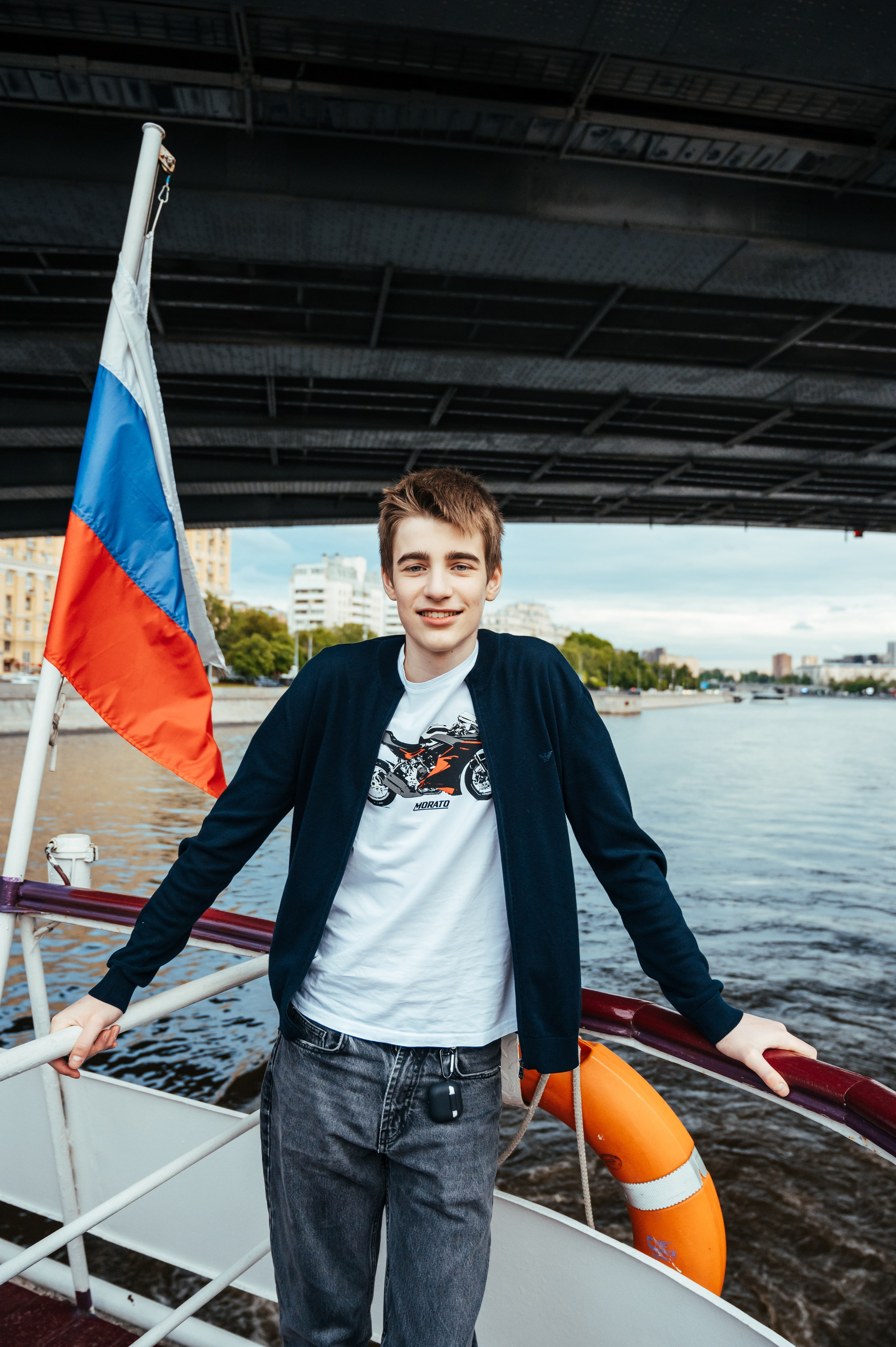 Последний звонок. Анастасия Петрович фотограф, фотокорреспондент в Москве и Санкт-Петербурге. Фотосъёмка репортажа, мероприятия, корпоративная съёмка, контент