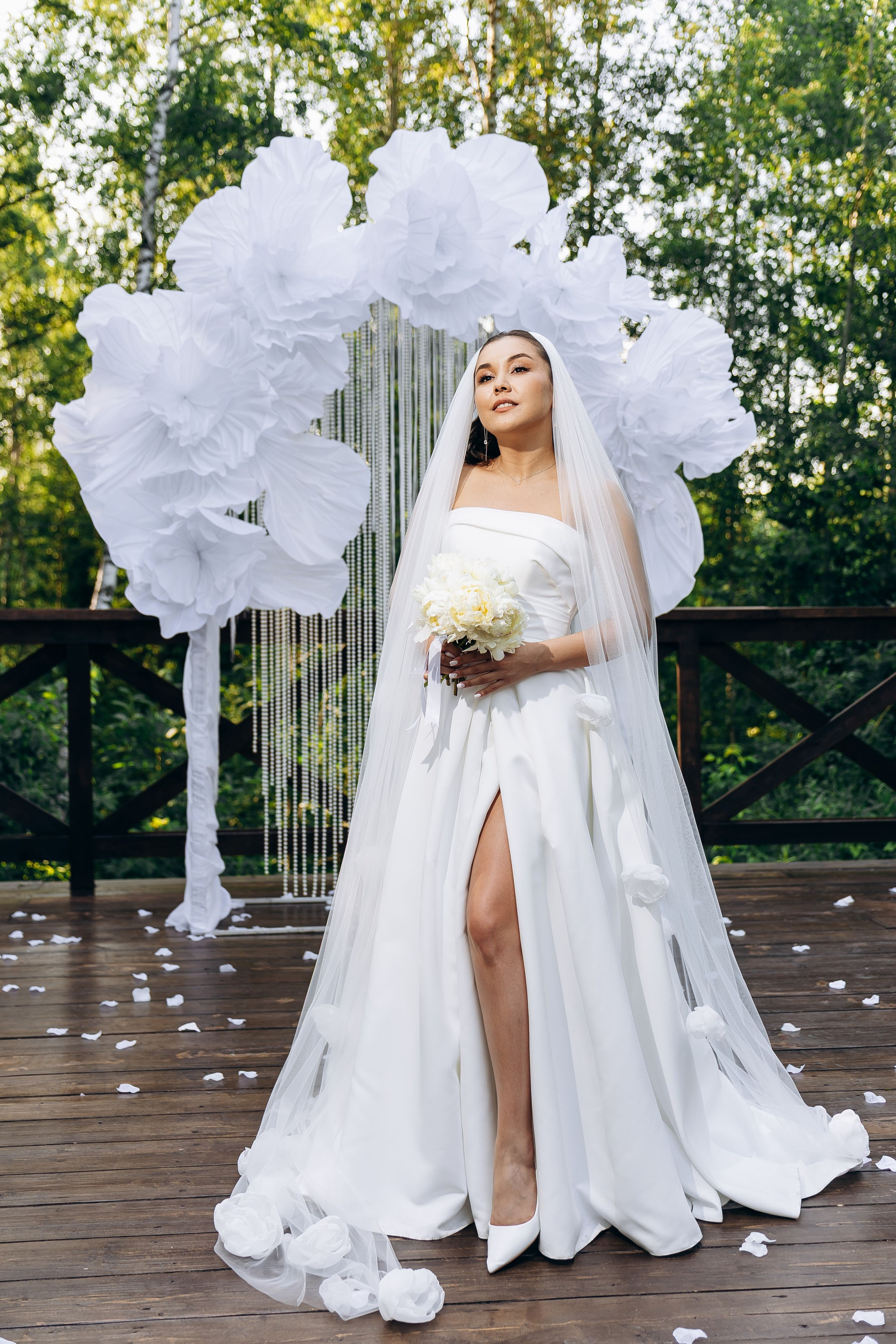 свадебная фотосессия на фотозоне. Свадебный фотограф Казань