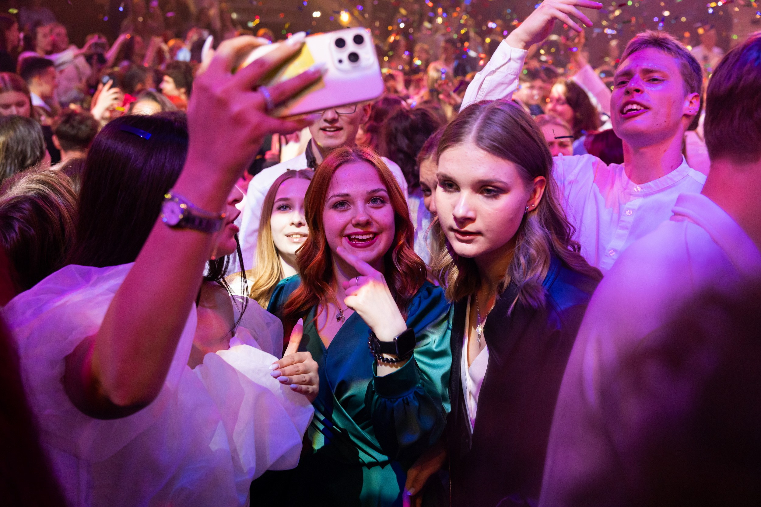 Городской бал выпускников (24 июня 2025). Репортажный фотограф Алексей Пирязев