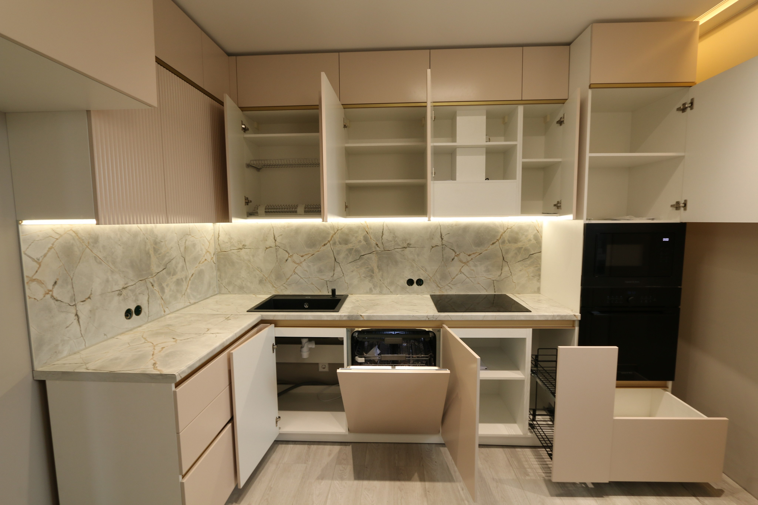 Ул. Гурьевская улица, 177/1. Мебельное ателье РАУМАН