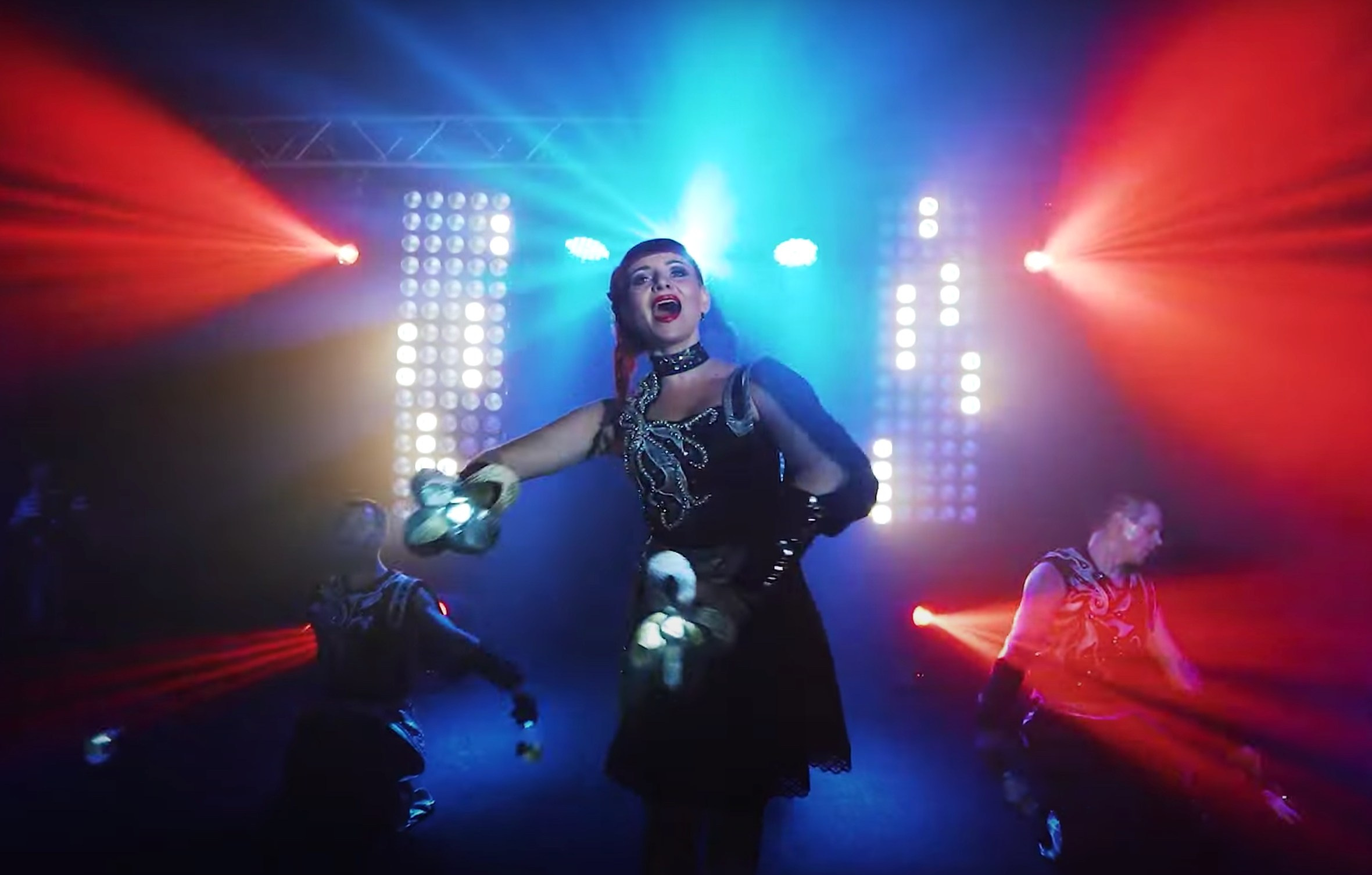 Фолк шоу группа Ярохмель. Лучший шоу коллектив на юге. Традиции и современность в музыке и танце молодых исполнителей.