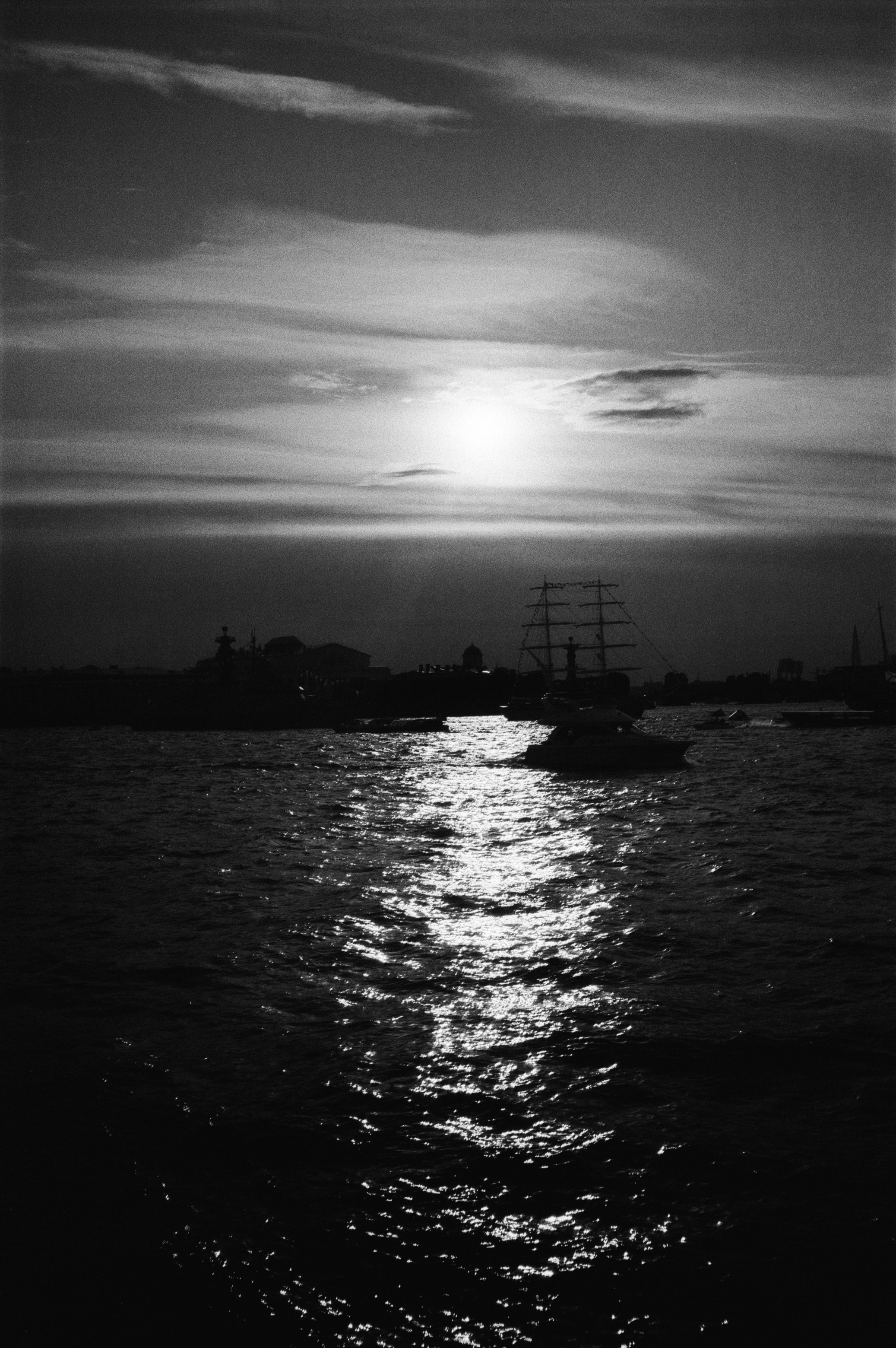 Санкт-Петербург, набережная, Исакиевский / Adox 100 / Revue 35CC