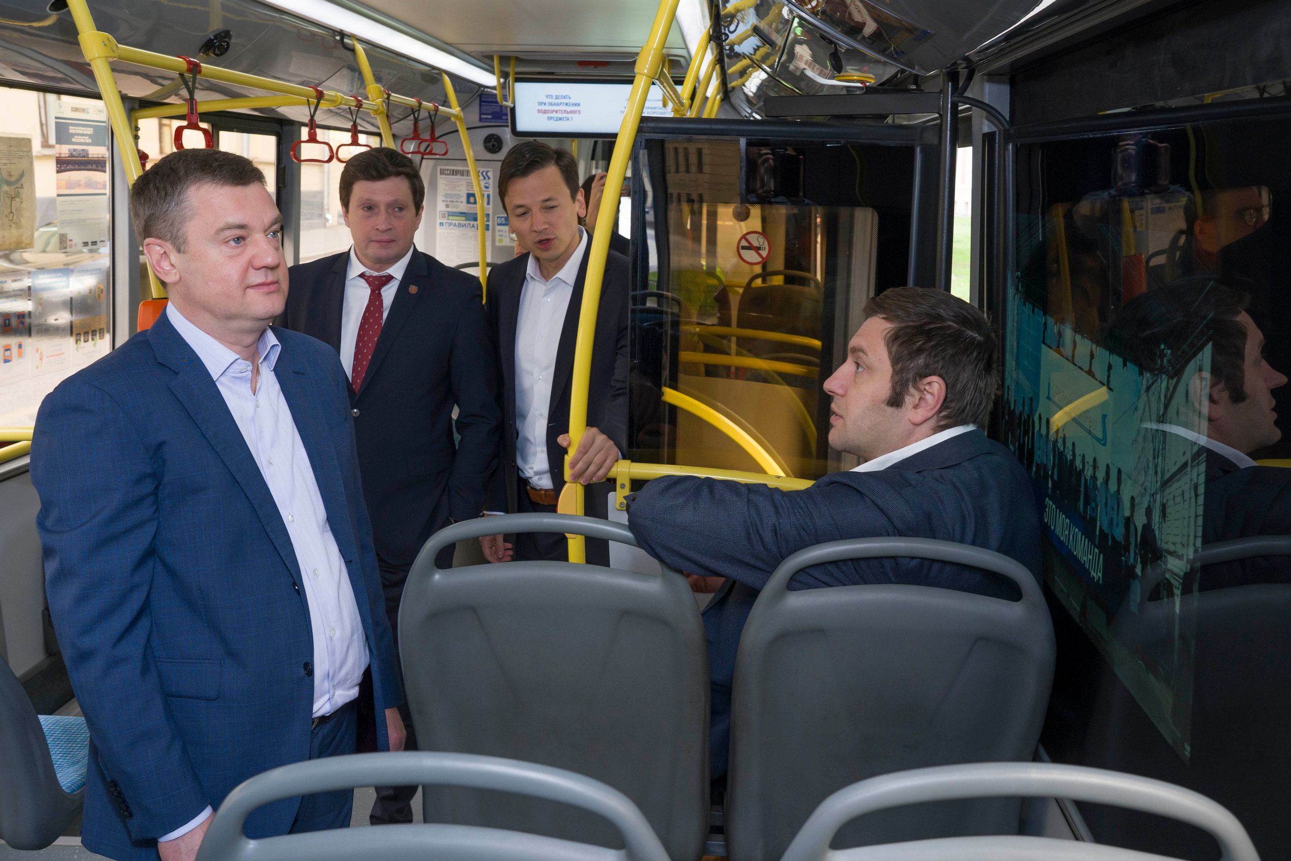 Вице-губернатор Санкт-Петербурга с делегацией на производстве. Фотограф в Санкт-Петербурге. Репортажная и все съёмки для бизнеса