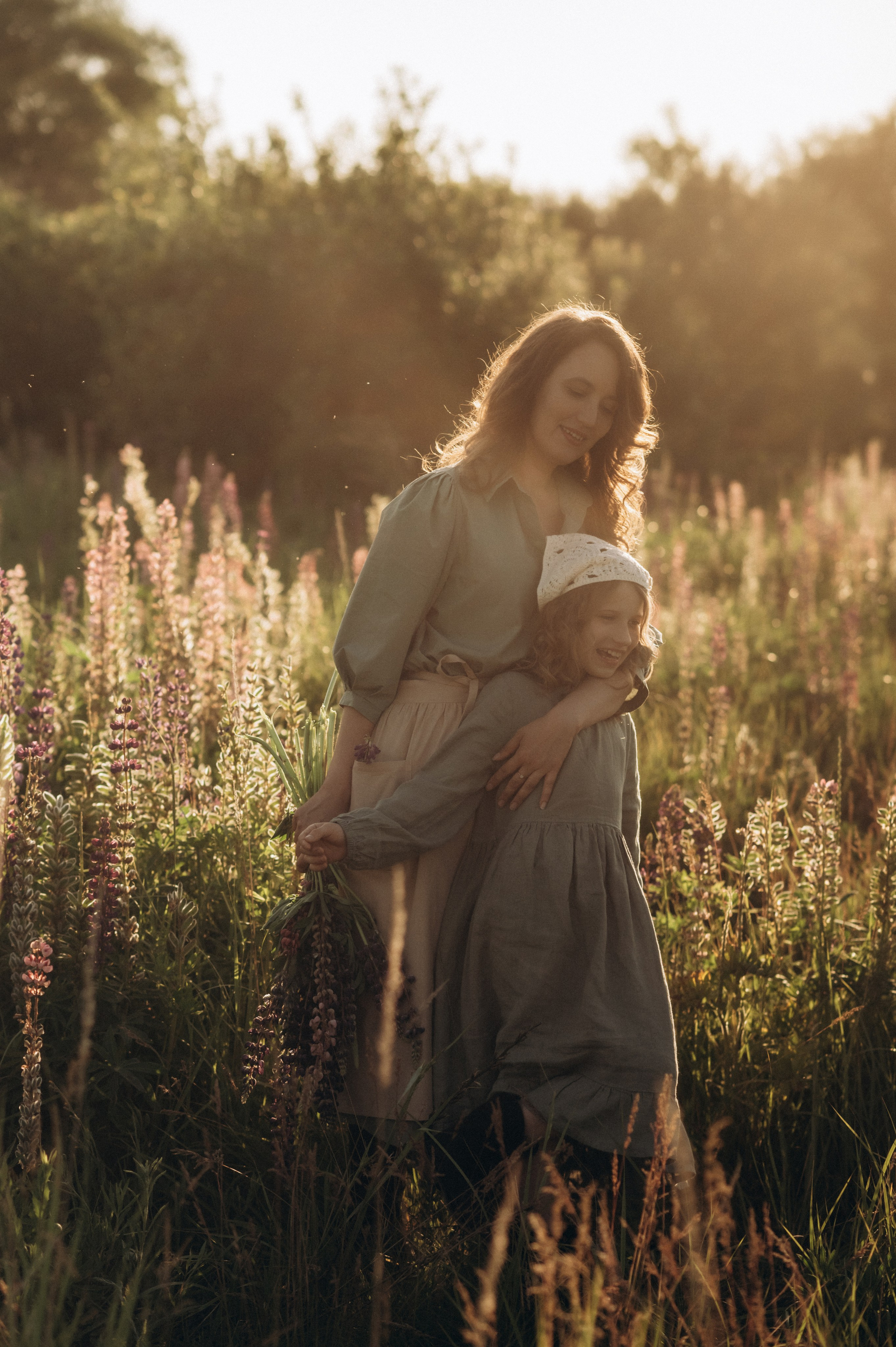 Кристина, Соня и люпиновый вечер. Фотограф Мария Стрелкова