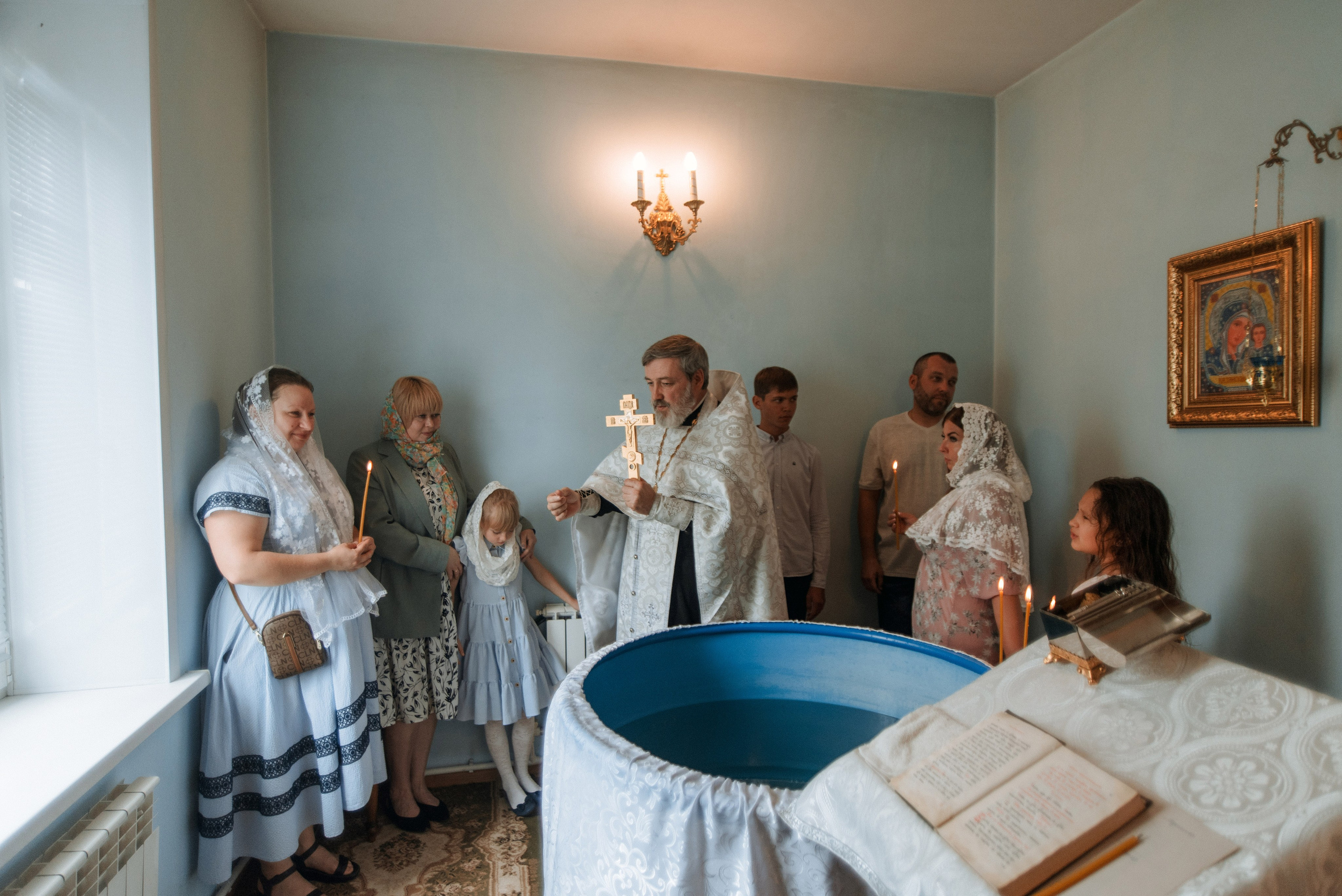 Крещение Даши и Алены. Семейный документальный фотограф в Волгограде Мариэта Додина