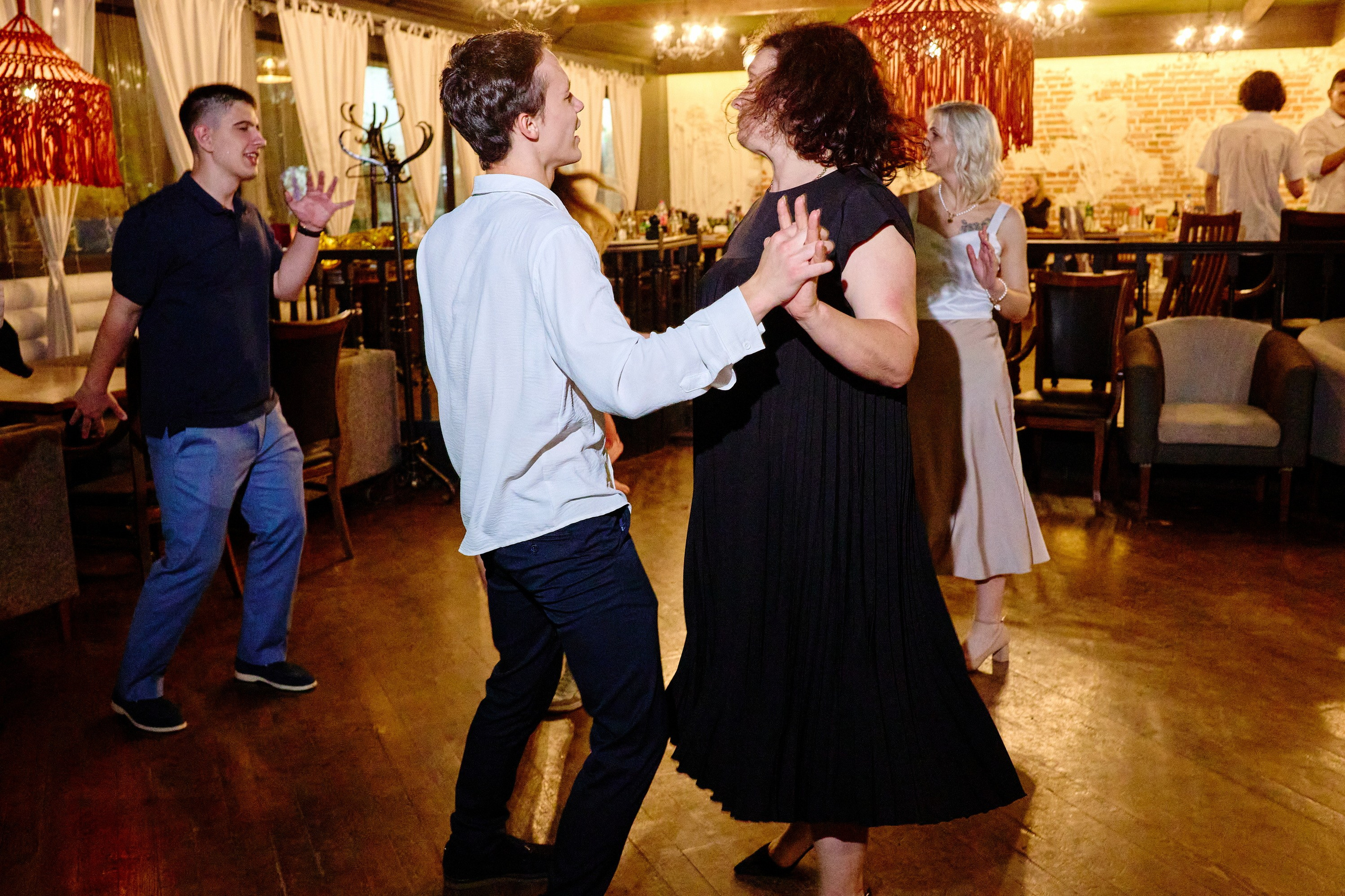 Выпускной 35 Сош. Фотограф Выпускные альбомы Таганрог Сергей Коробченко