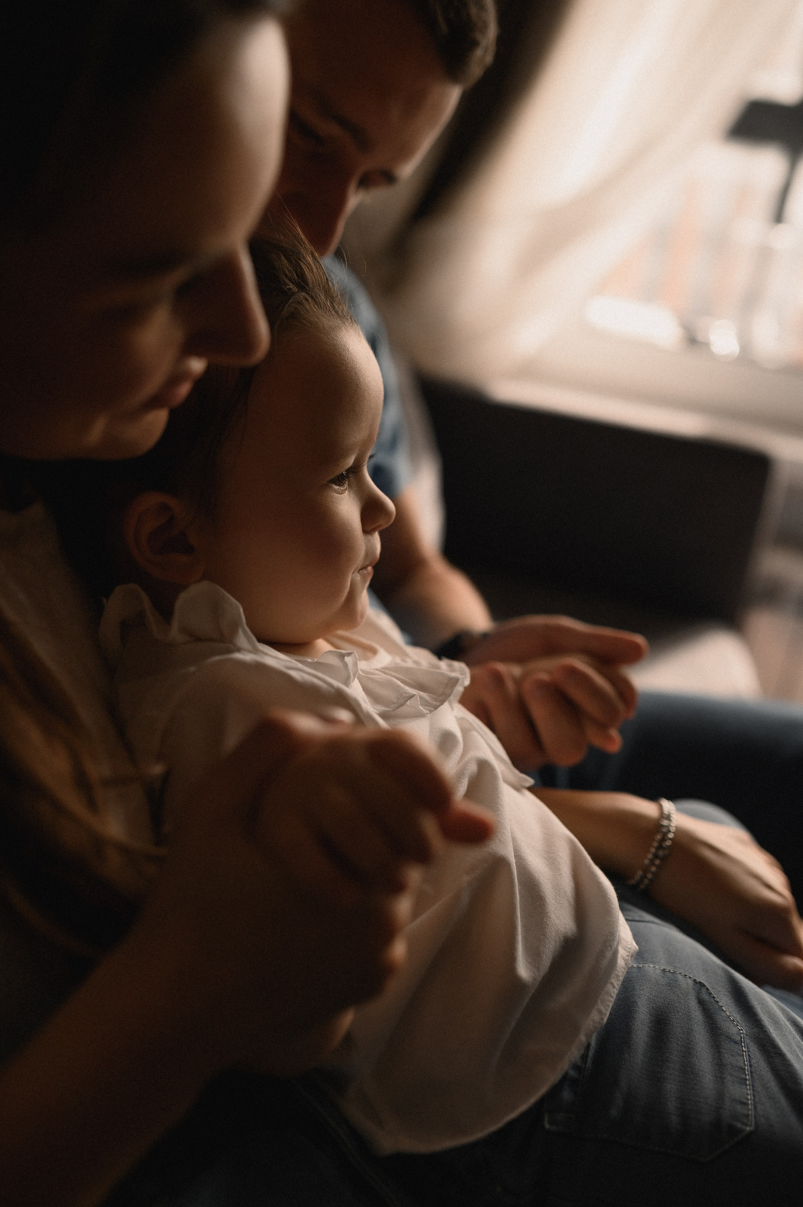 Саша, Таня, Мира и бабушка дома. Семейный и свадебный lifestyle-фотограф в Москве Мария Петрова