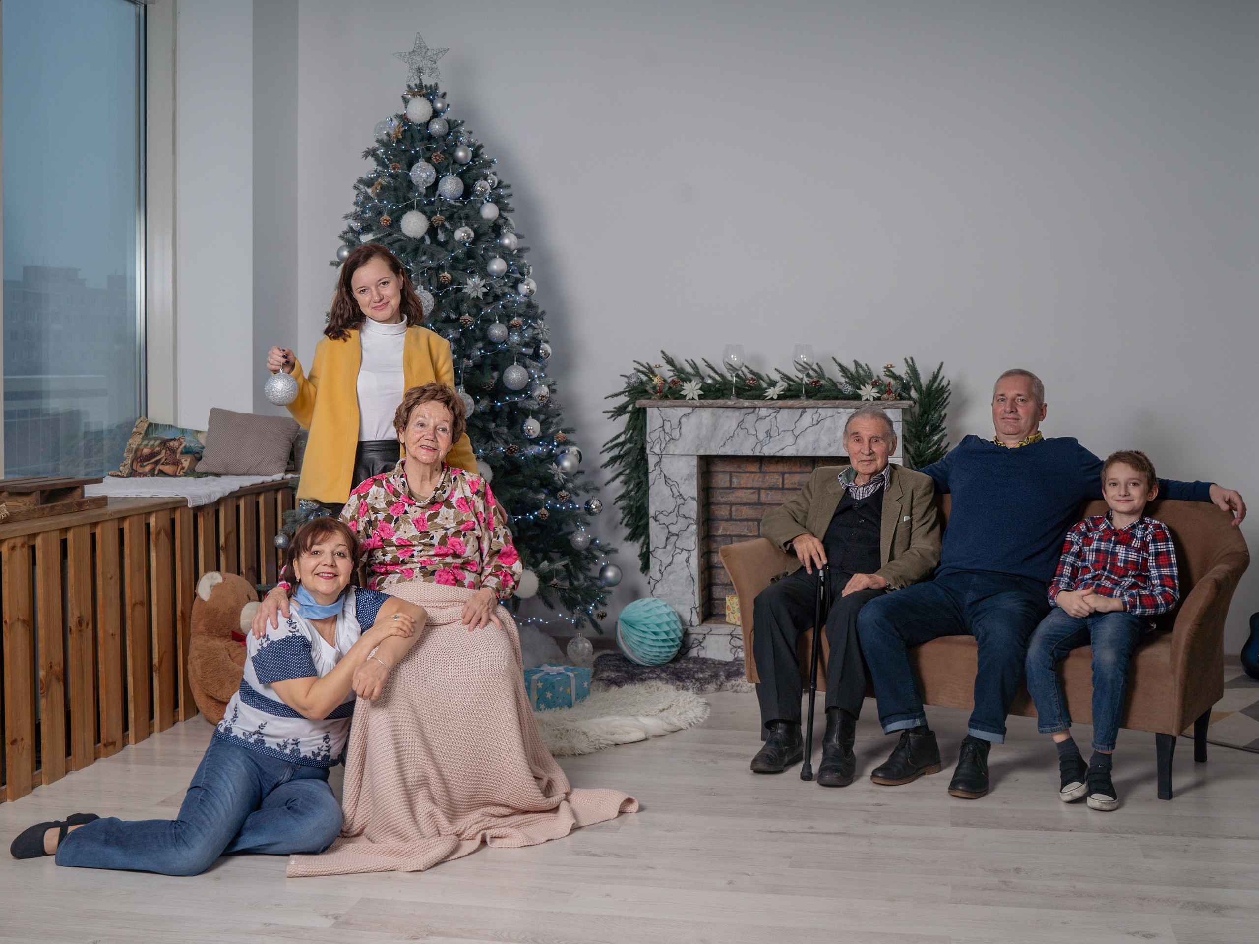 С бабушками. Фотограф Зинаида Евдокимова