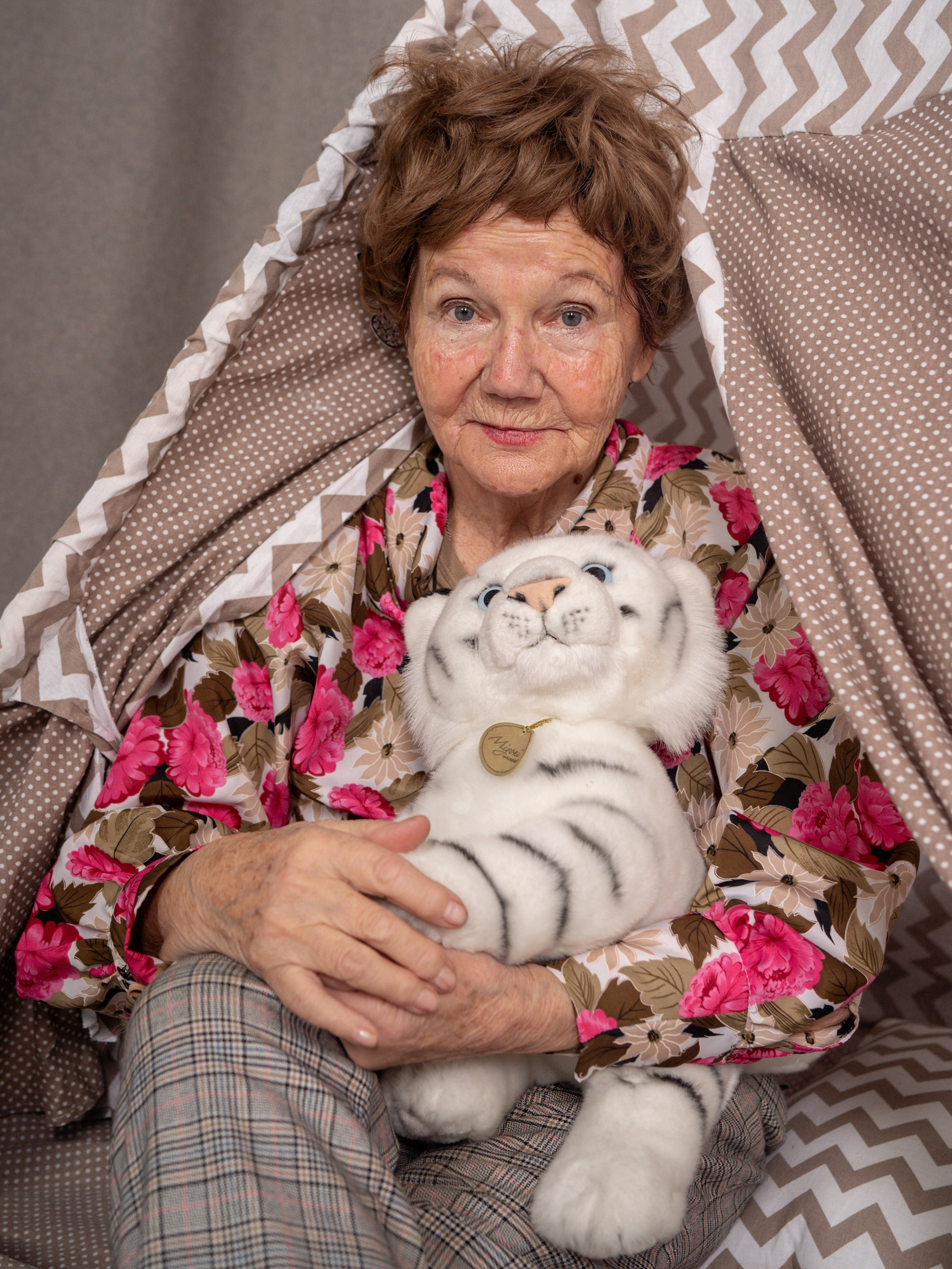 С бабушками. Фотограф Зинаида Евдокимова