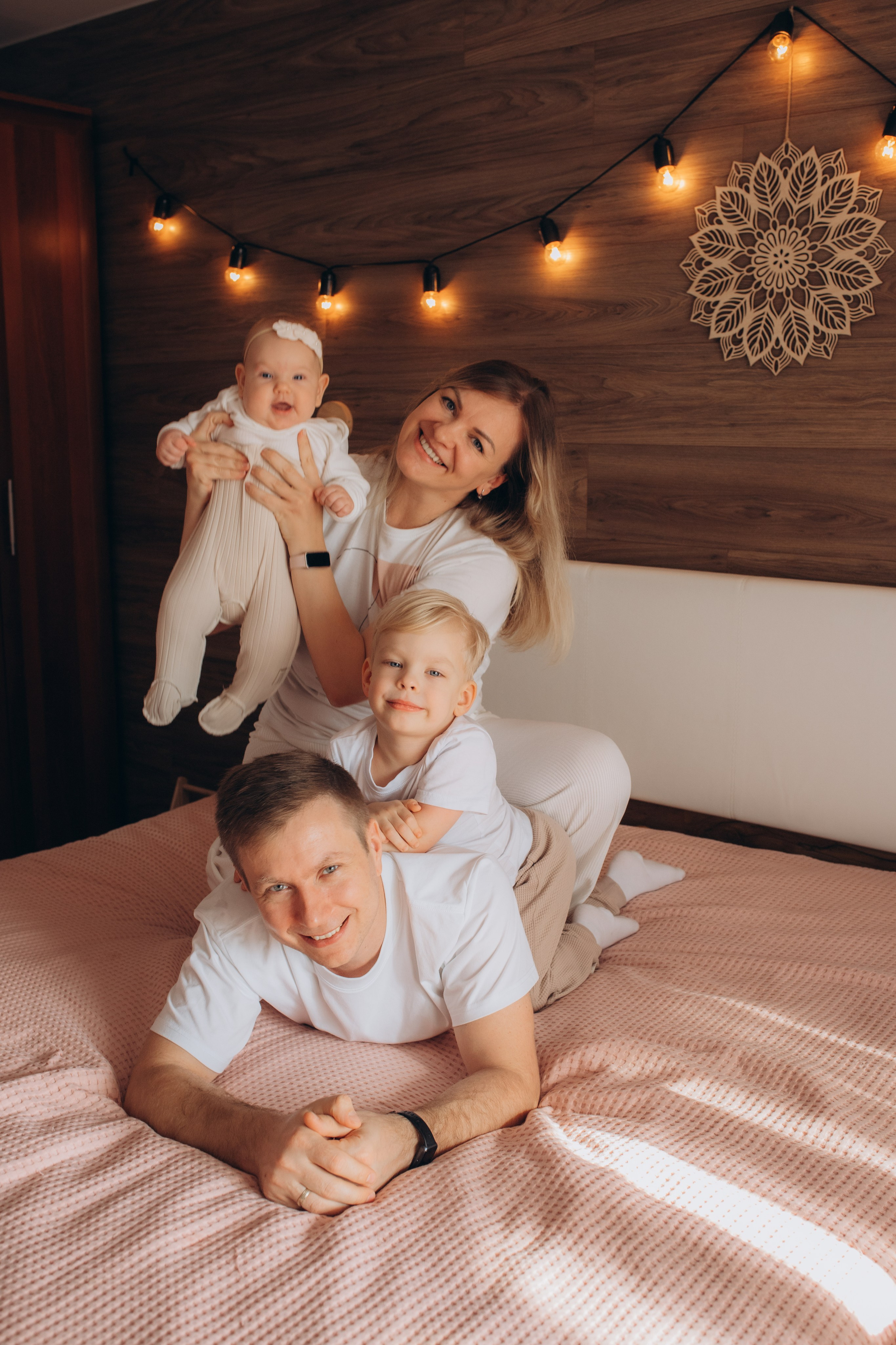 Катя, Денис и малыши. Семейный и домашний фотограф в Москве и МО Королева Валерия