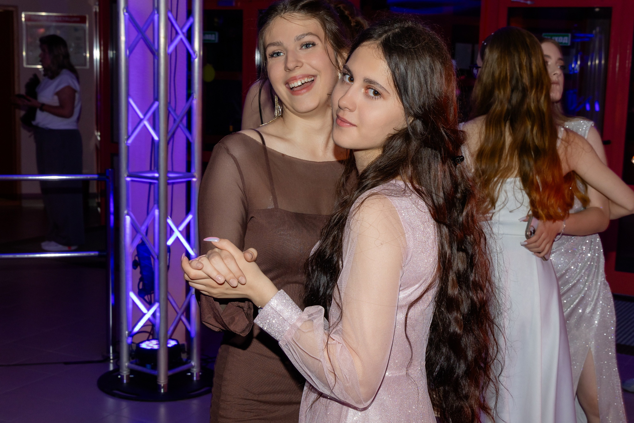 Школьный выпускной 2025 год в Минске, Беларуси. Свадебный фотограф в Минске/Беларуси Сергей Спиридонов