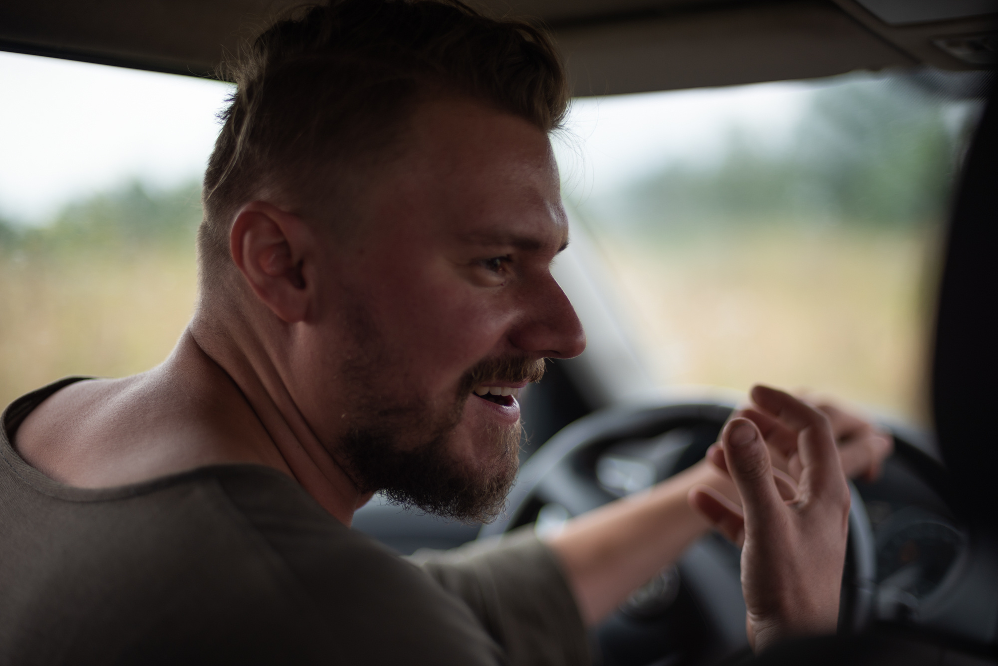 Любовь в полях. Портретный фотограф Белград Матвей Кармаков