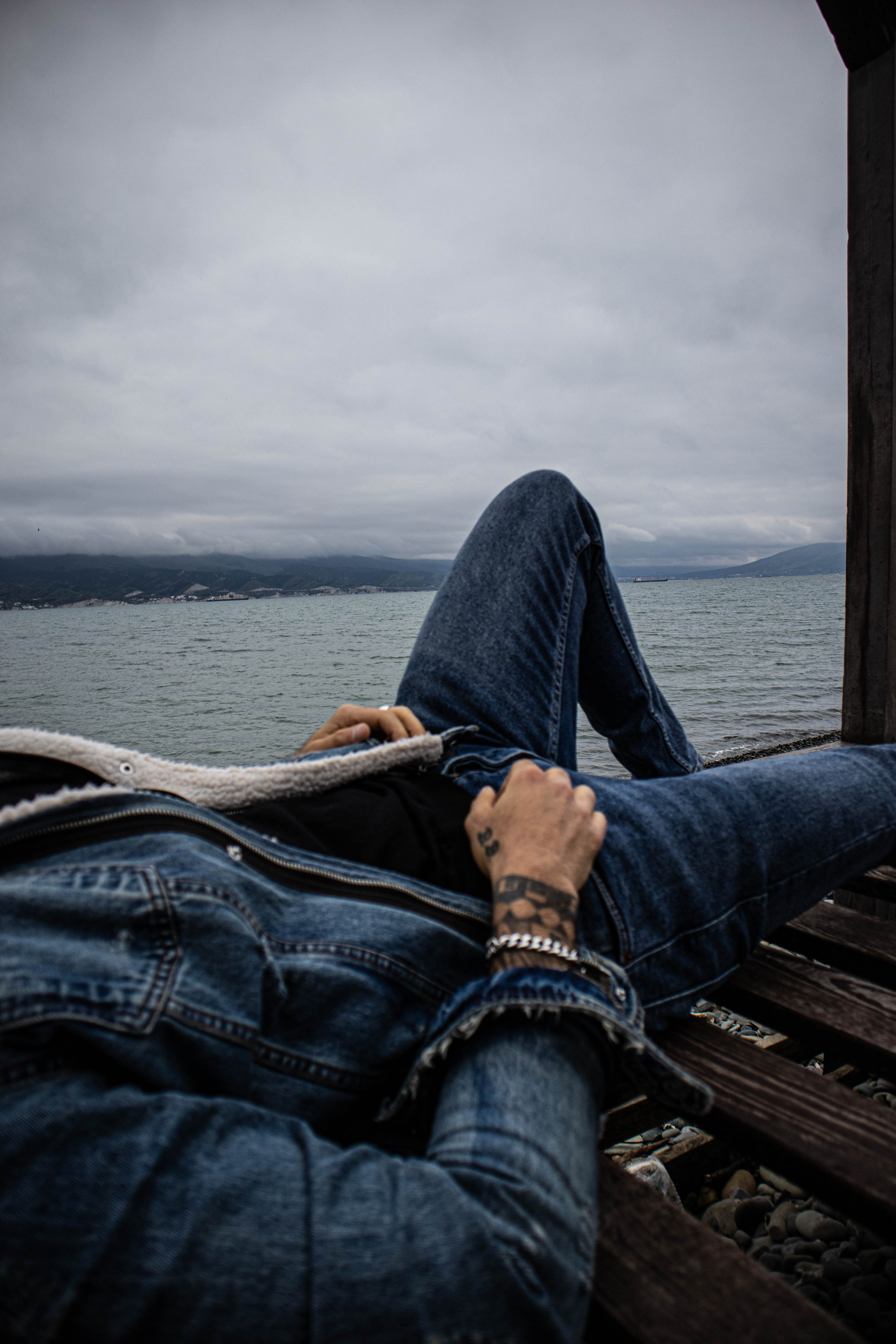 О. Уличный фотограф Города N