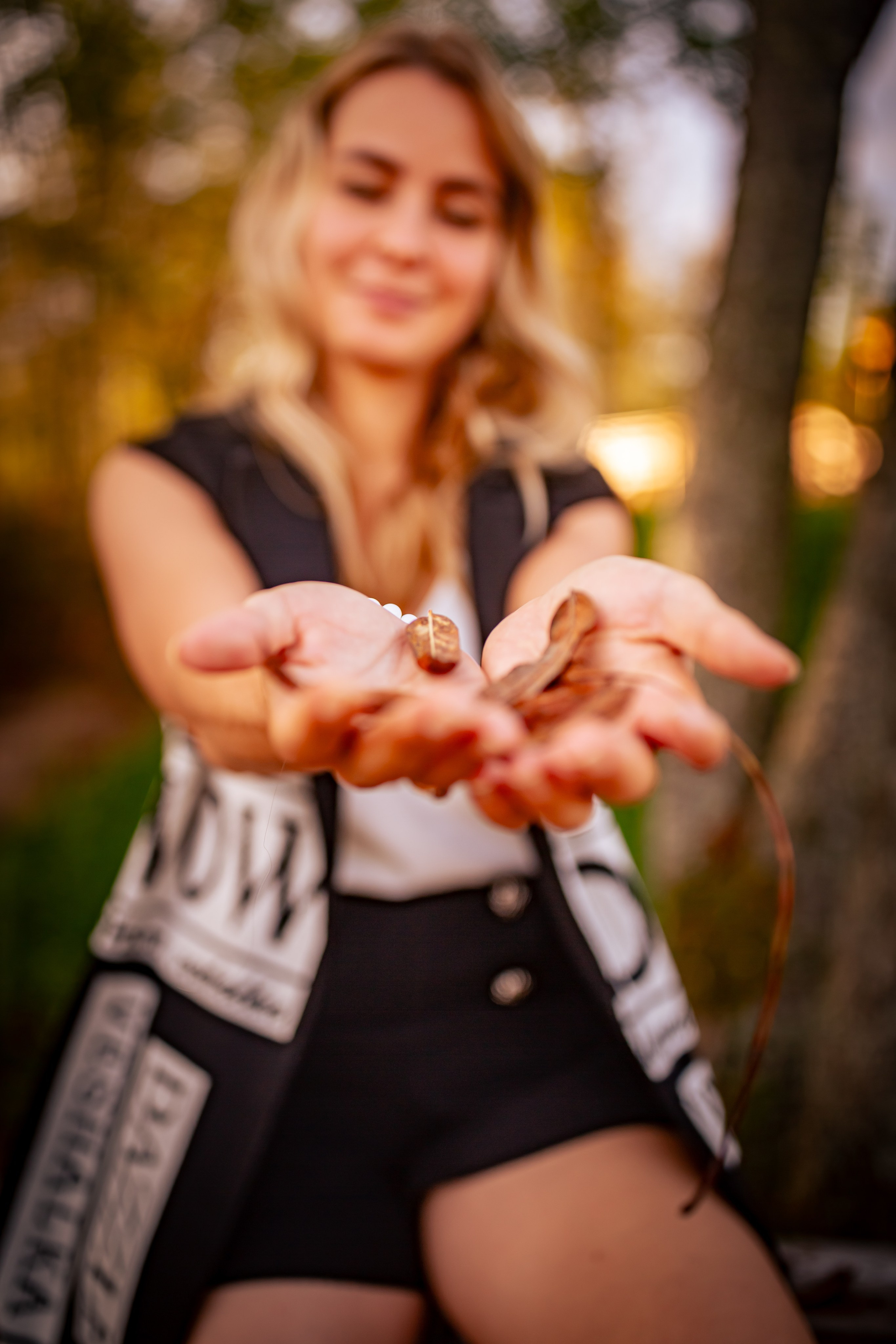 Фотосессия Ирины в осеннем лесу. Контент фотограф для экспертов в соцсетях Алена Собора Москва