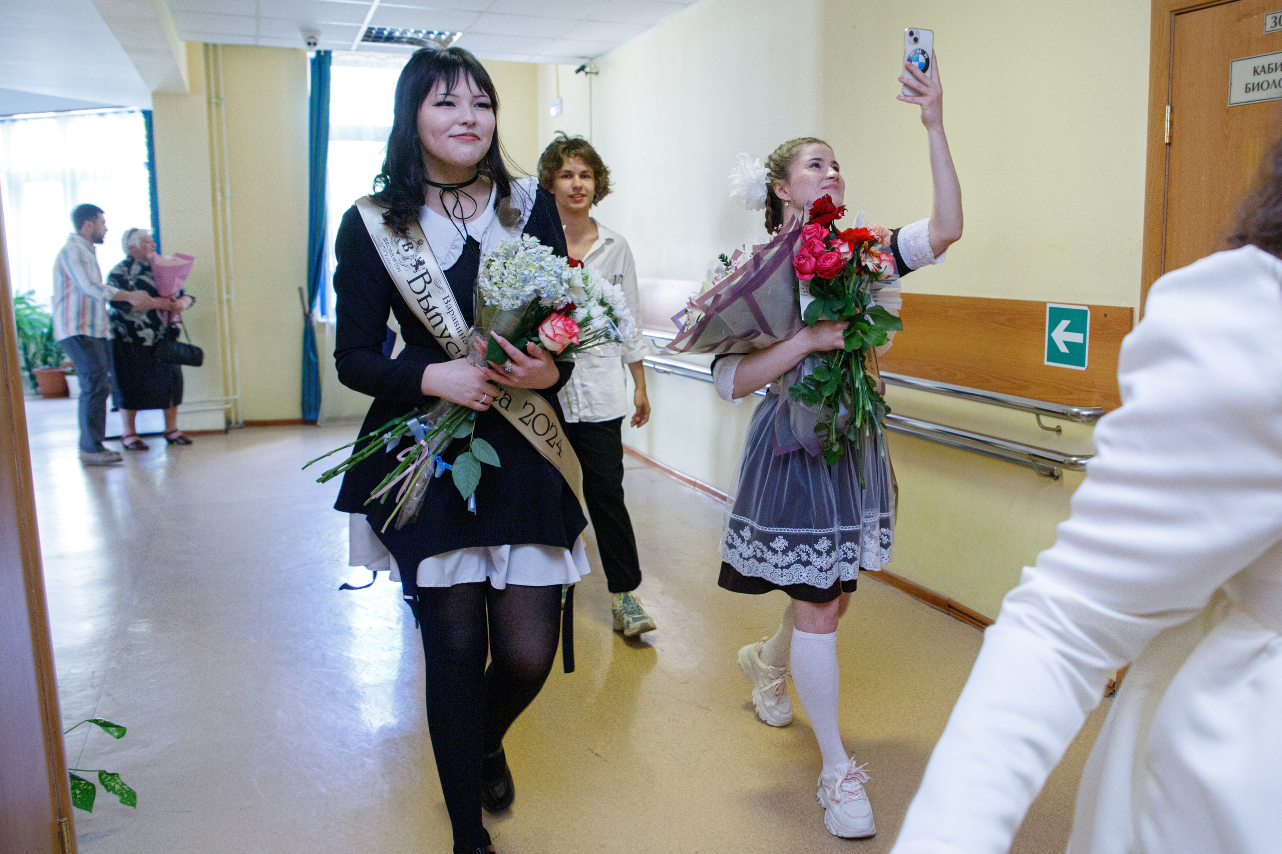 Репортажная съемка с Последнего звонка в школе в Москве. Семейный и школьный фотограф в Москве Анна Ткач