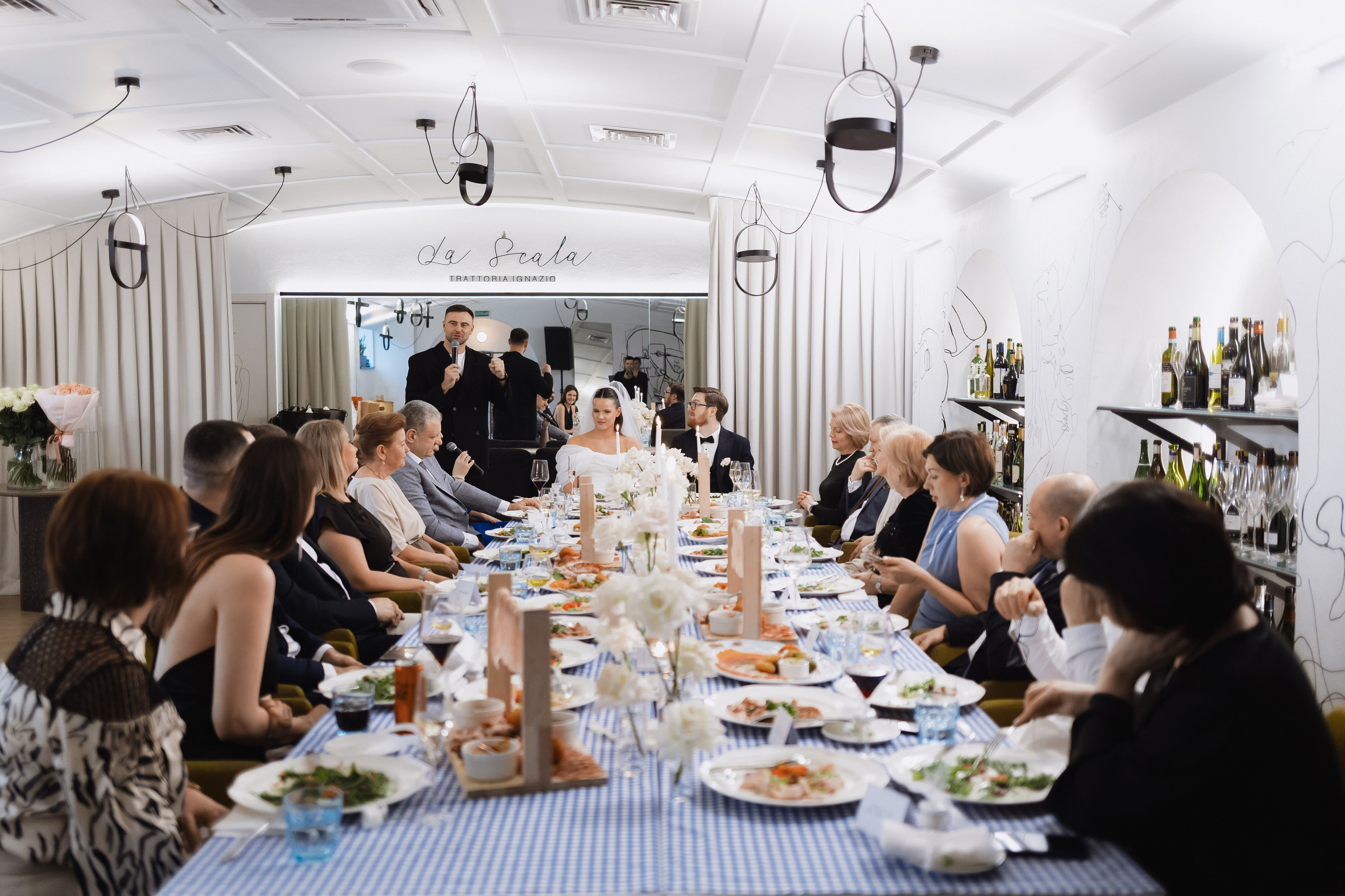 Свадебная фотосессия в Минске в итальянском ресторане La Scala