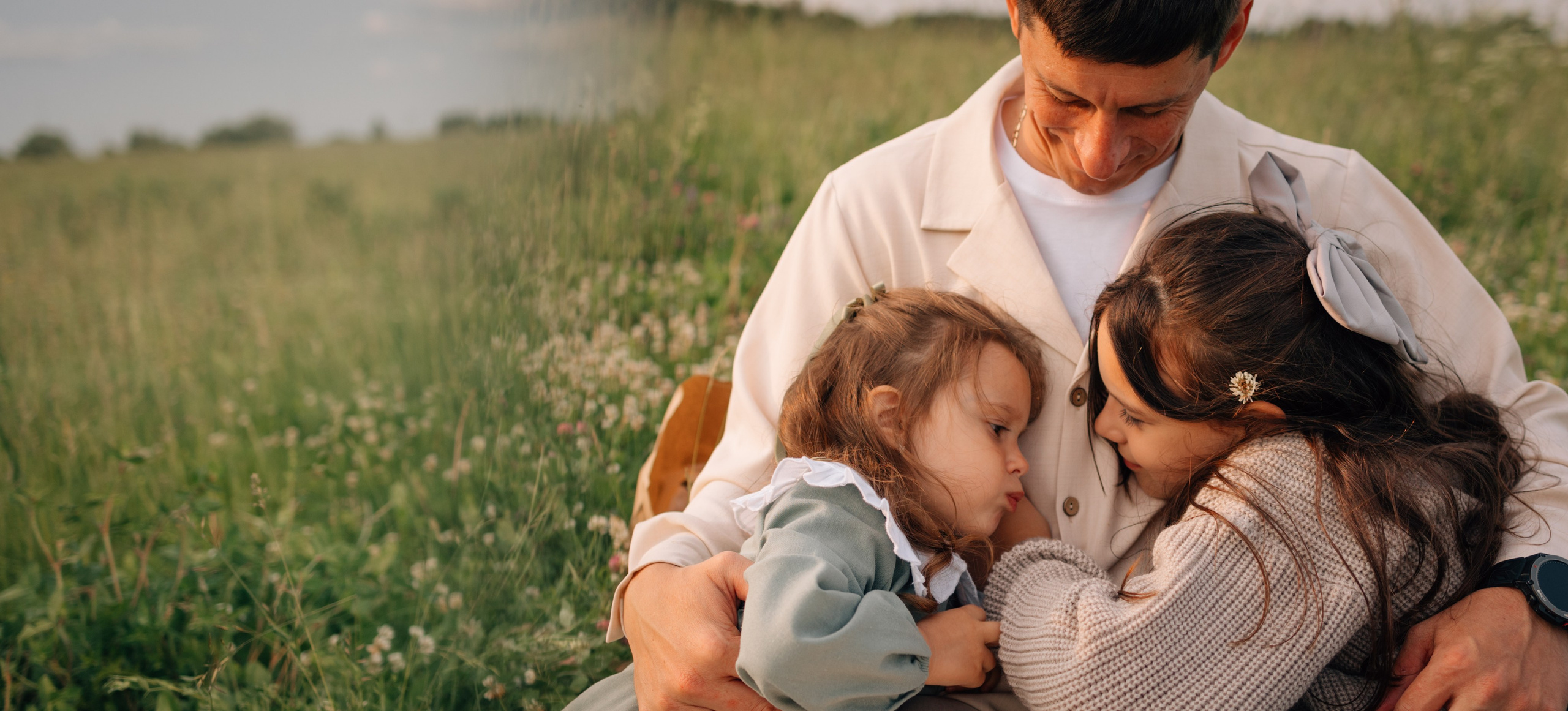Анна, Марчелло, Настенька и Влада в поле. Фотограф Москва Светлана Кирюшина