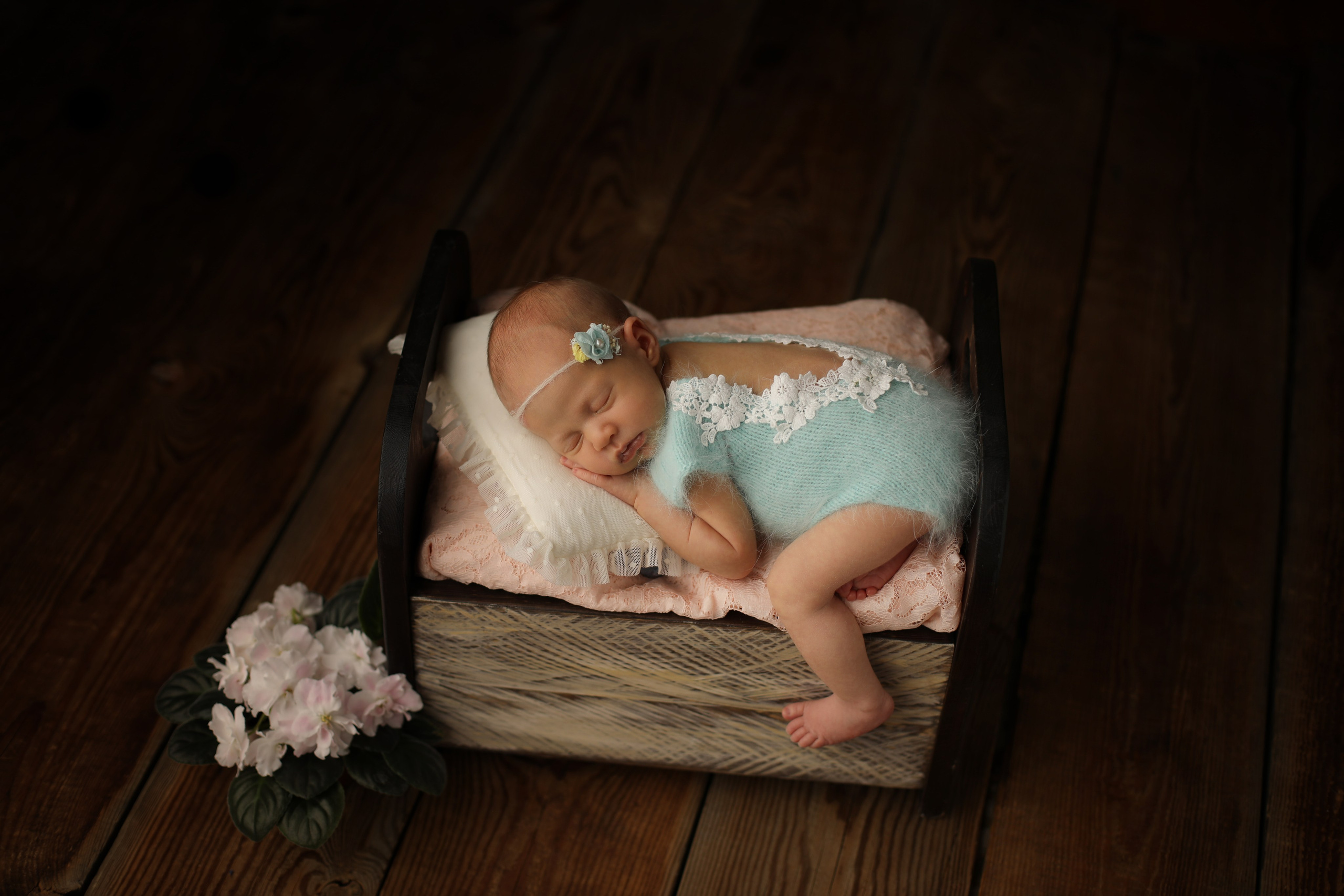 PH @anna_molodykh_newborn.almaty. Retoucher Aleksmokh