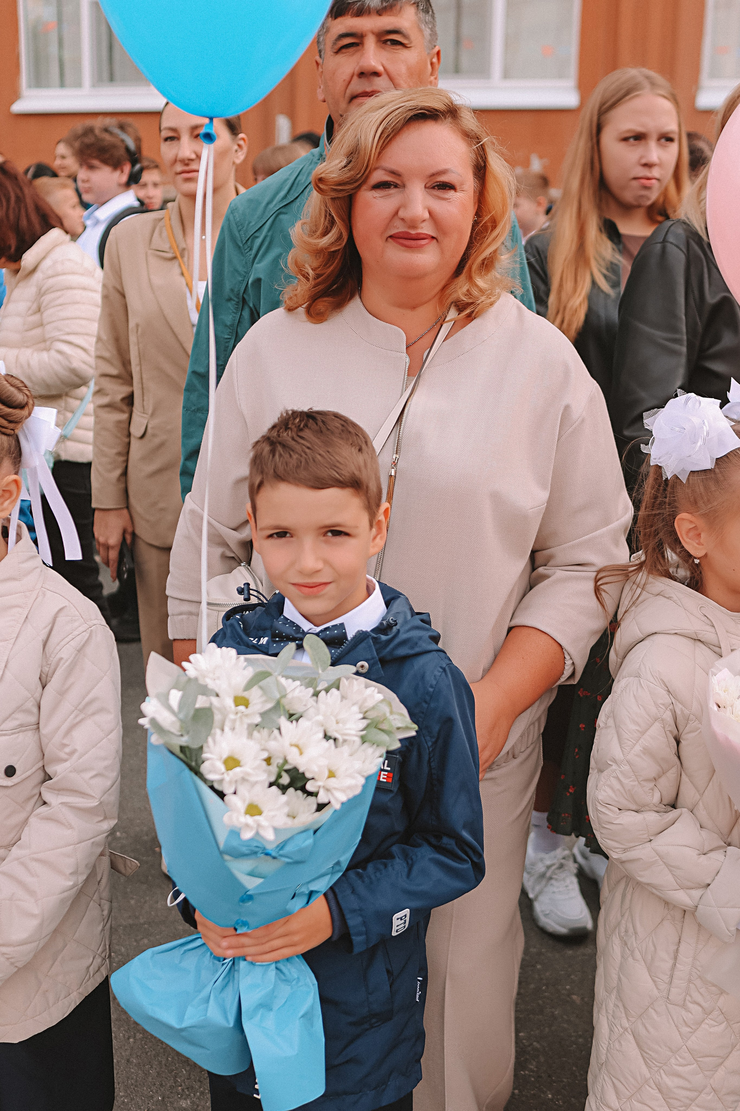 1 сентября линейка+кл час+портреты. Семейный фотограф Тюмень, фотограф на роды Салмина Мария