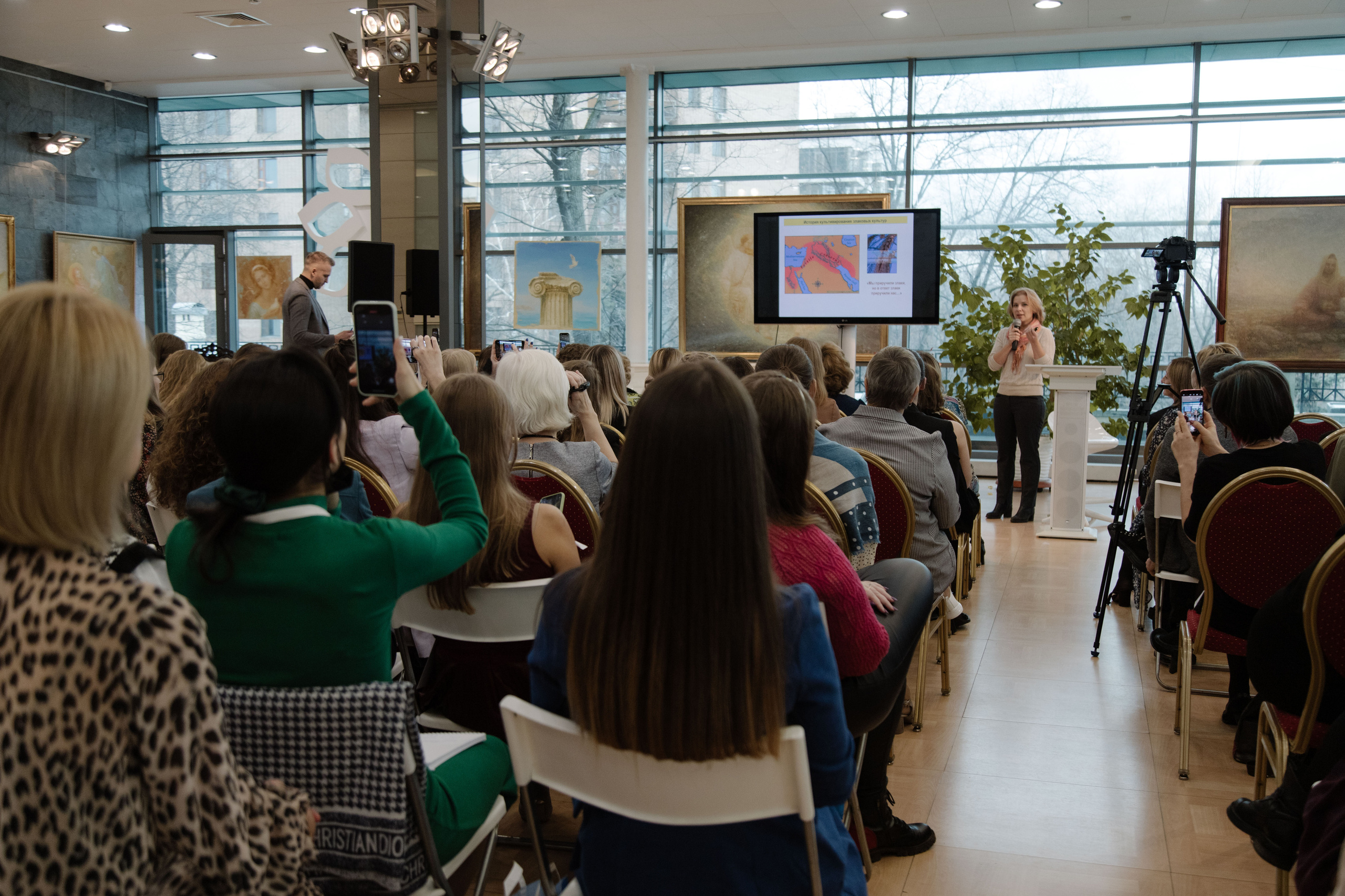 Логонетворкинг 2021. Портретный и свадебный фотограф в Москве Алина Гевал