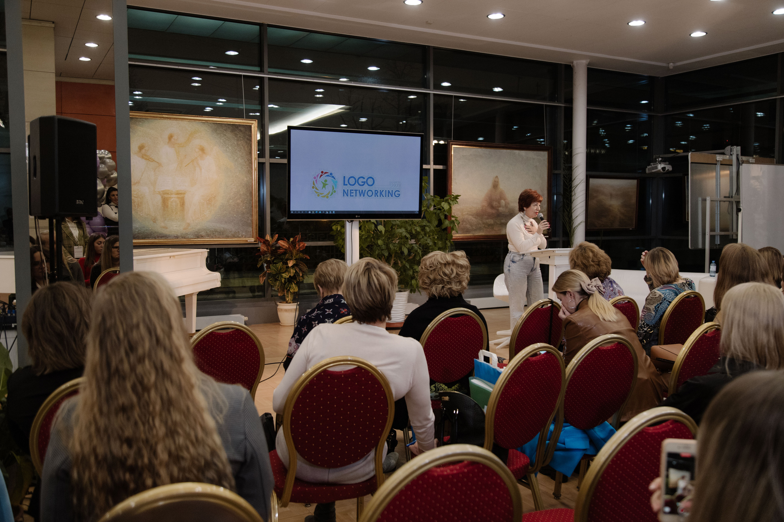 Логонетворкинг 2021. Портретный и свадебный фотограф в Москве Алина Гевал