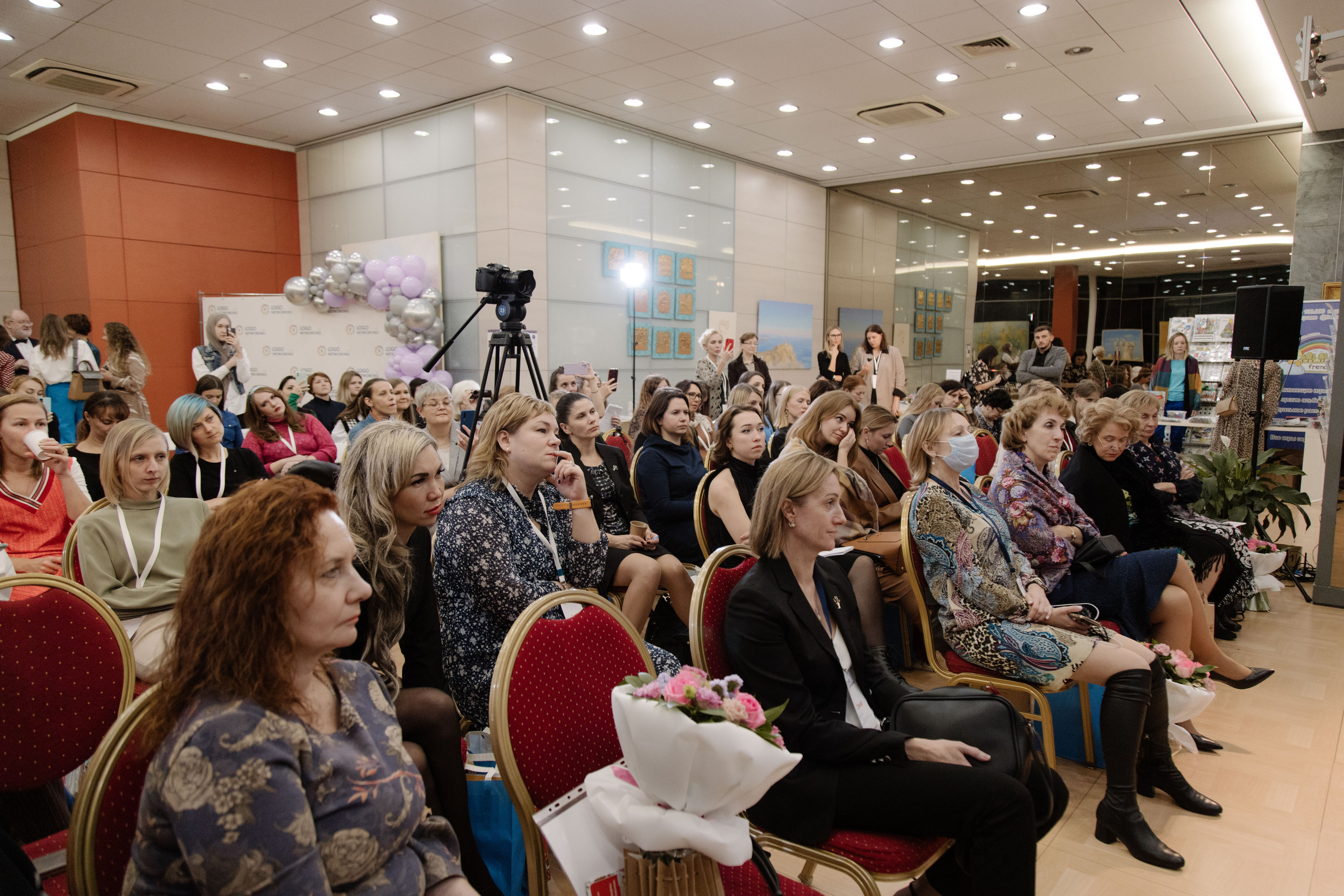 Логонетворкинг 2021. Портретный и свадебный фотограф в Москве Алина Гевал