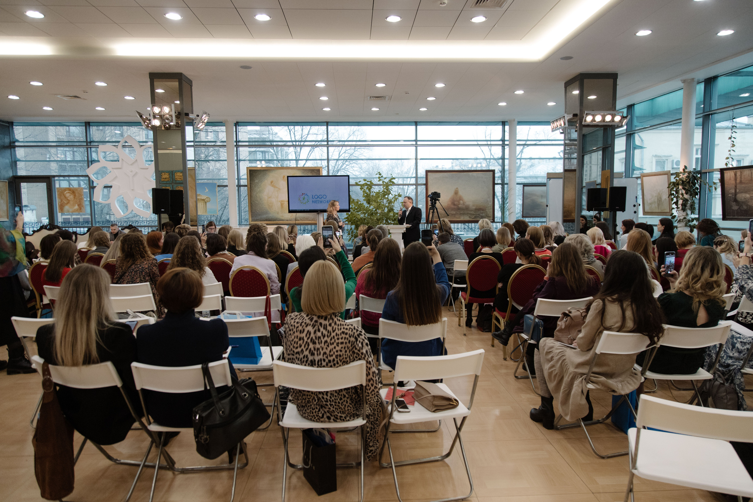 Логонетворкинг 2021. Портретный и свадебный фотограф в Москве Алина Гевал