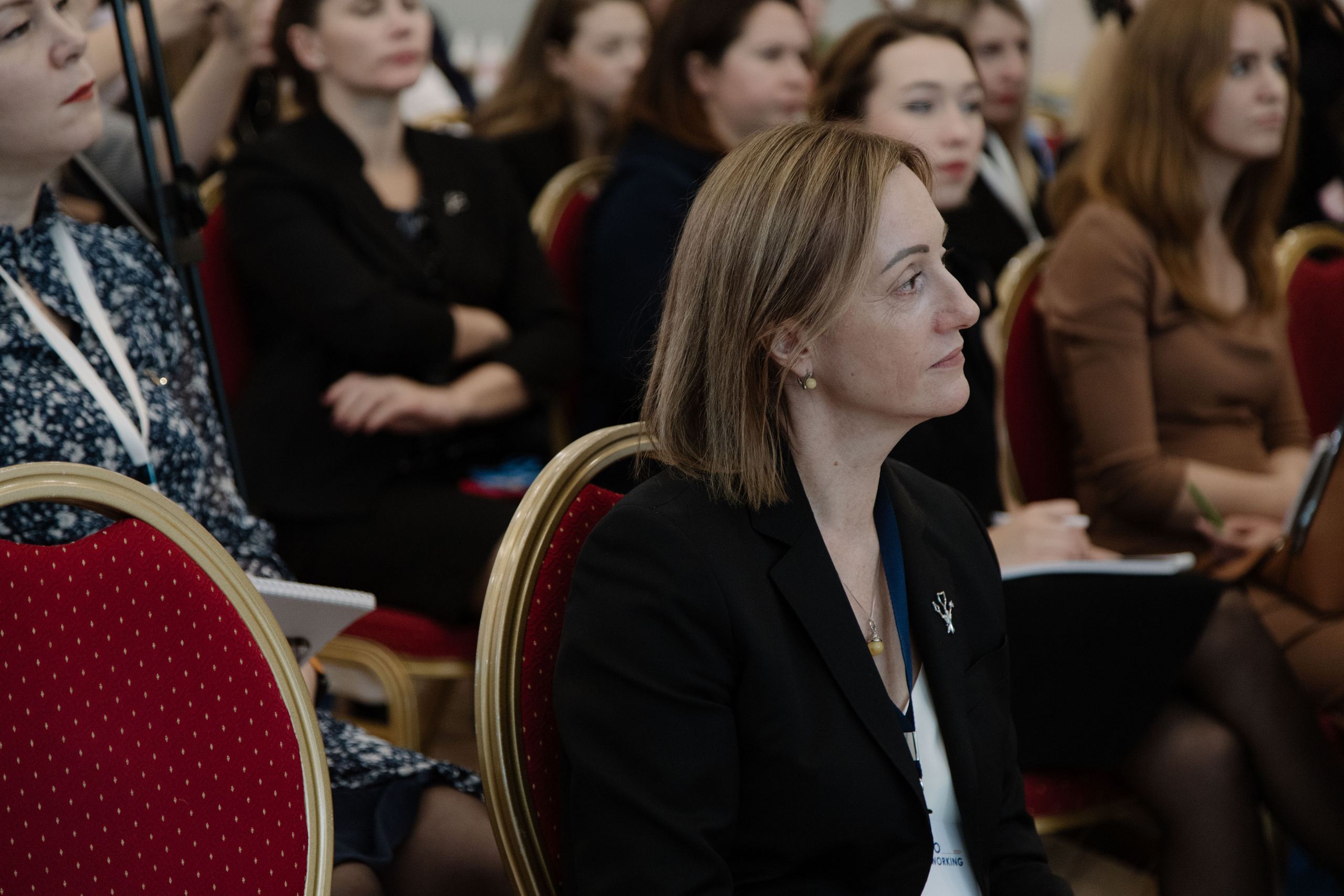 Логонетворкинг 2021. Портретный и свадебный фотограф в Москве Алина Гевал