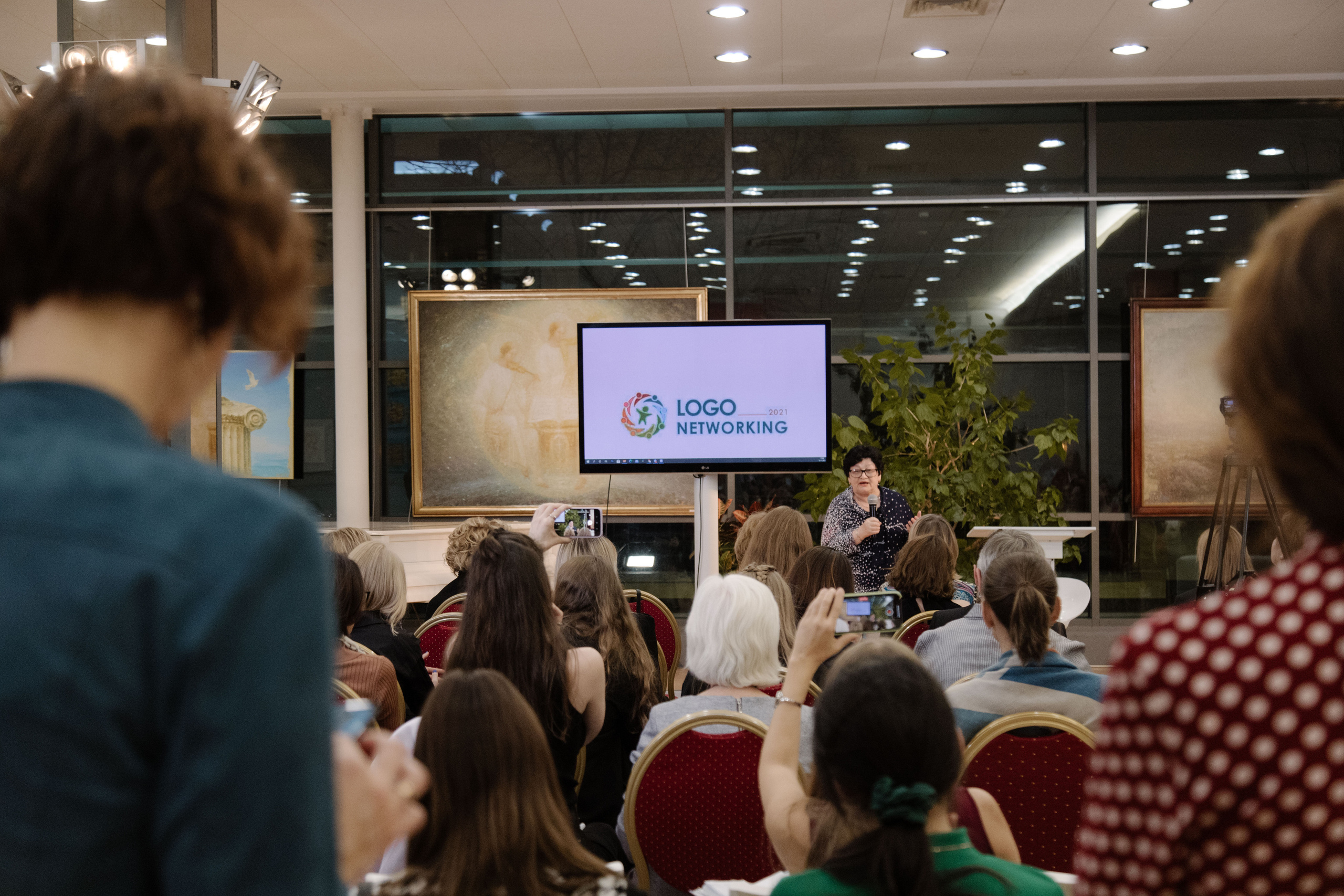 Логонетворкинг 2021. Портретный и свадебный фотограф в Москве Алина Гевал