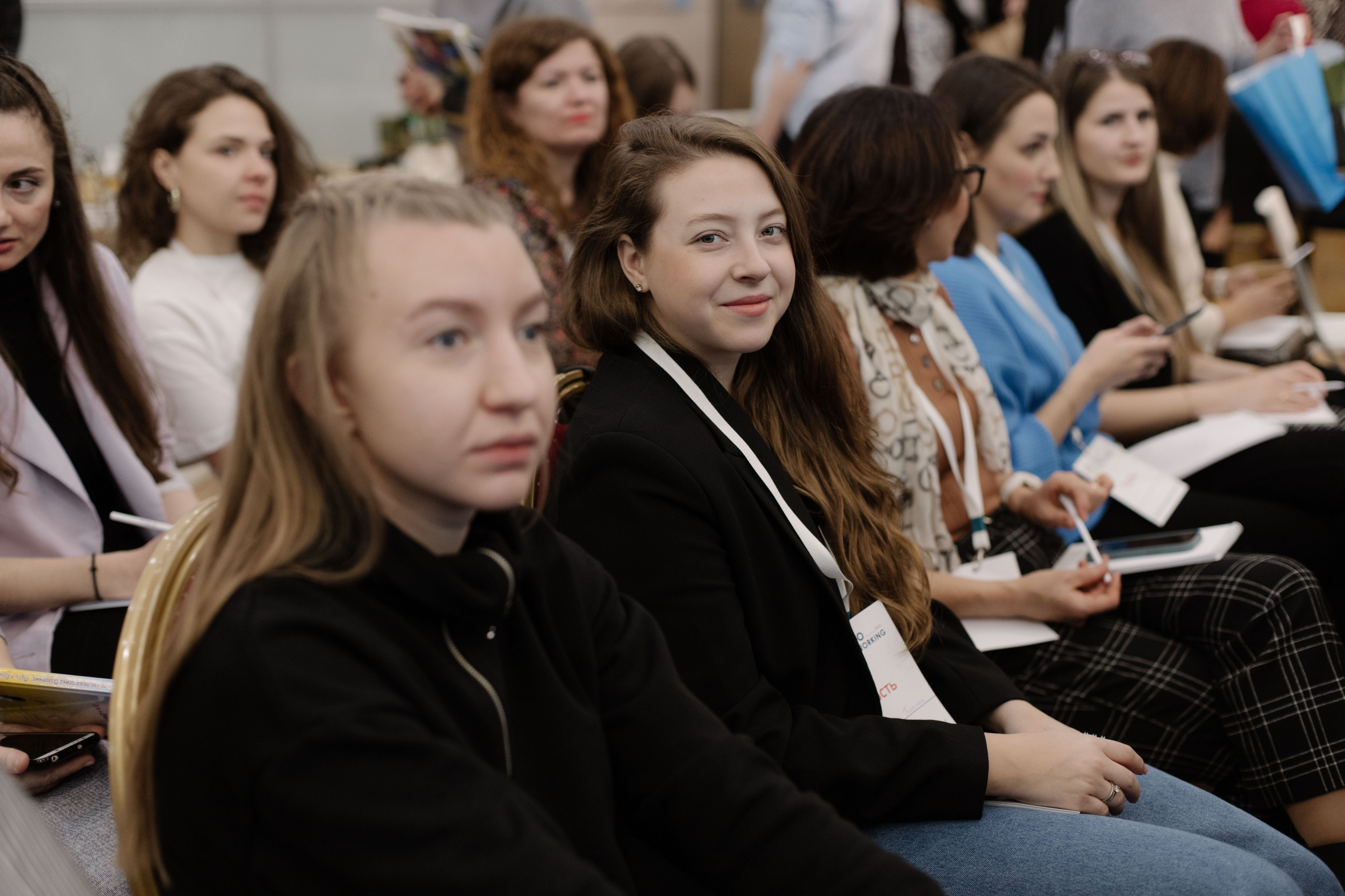 Логонетворкинг 2021. Портретный и свадебный фотограф в Москве Алина Гевал