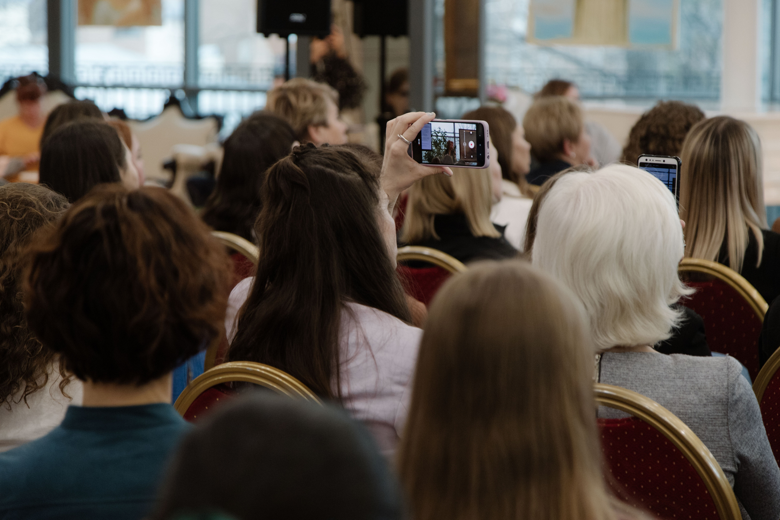 Логонетворкинг 2021. Портретный и свадебный фотограф в Москве Алина Гевал