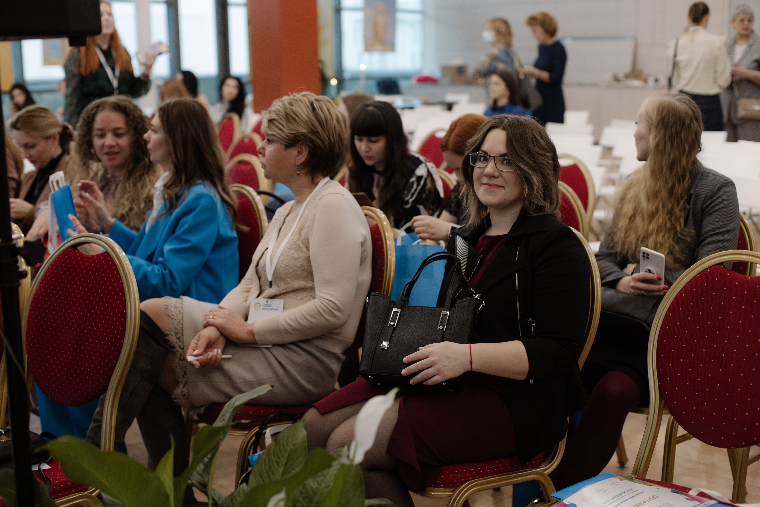 Логонетворкинг 2021. Портретный и свадебный фотограф в Москве Алина Гевал