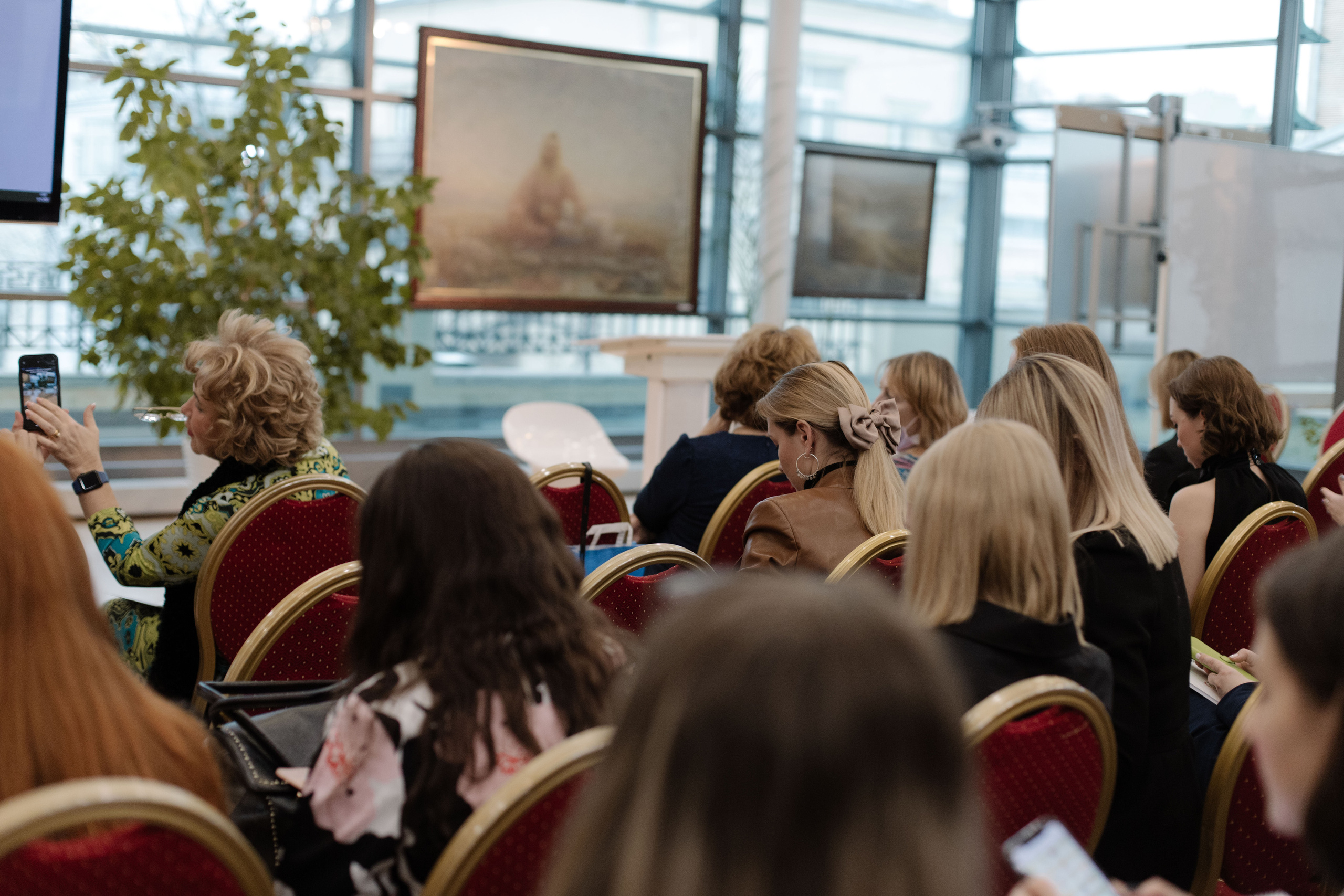 Логонетворкинг 2021. Портретный и свадебный фотограф в Москве Алина Гевал