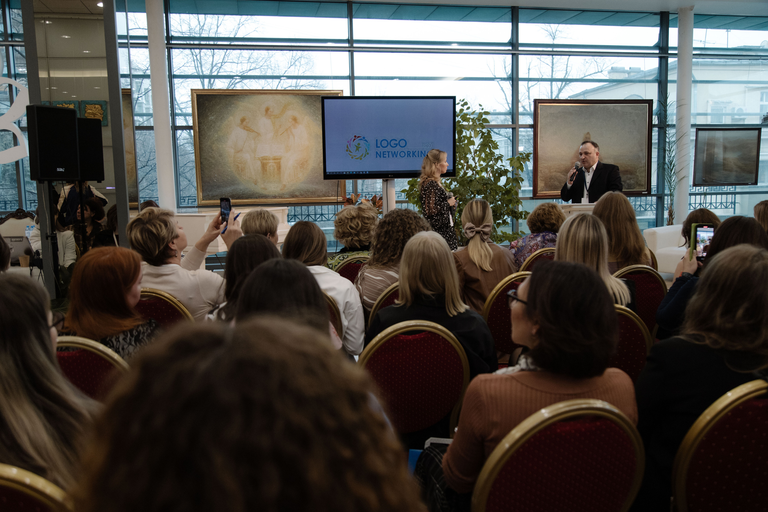 Логонетворкинг 2021. Портретный и свадебный фотограф в Москве Алина Гевал
