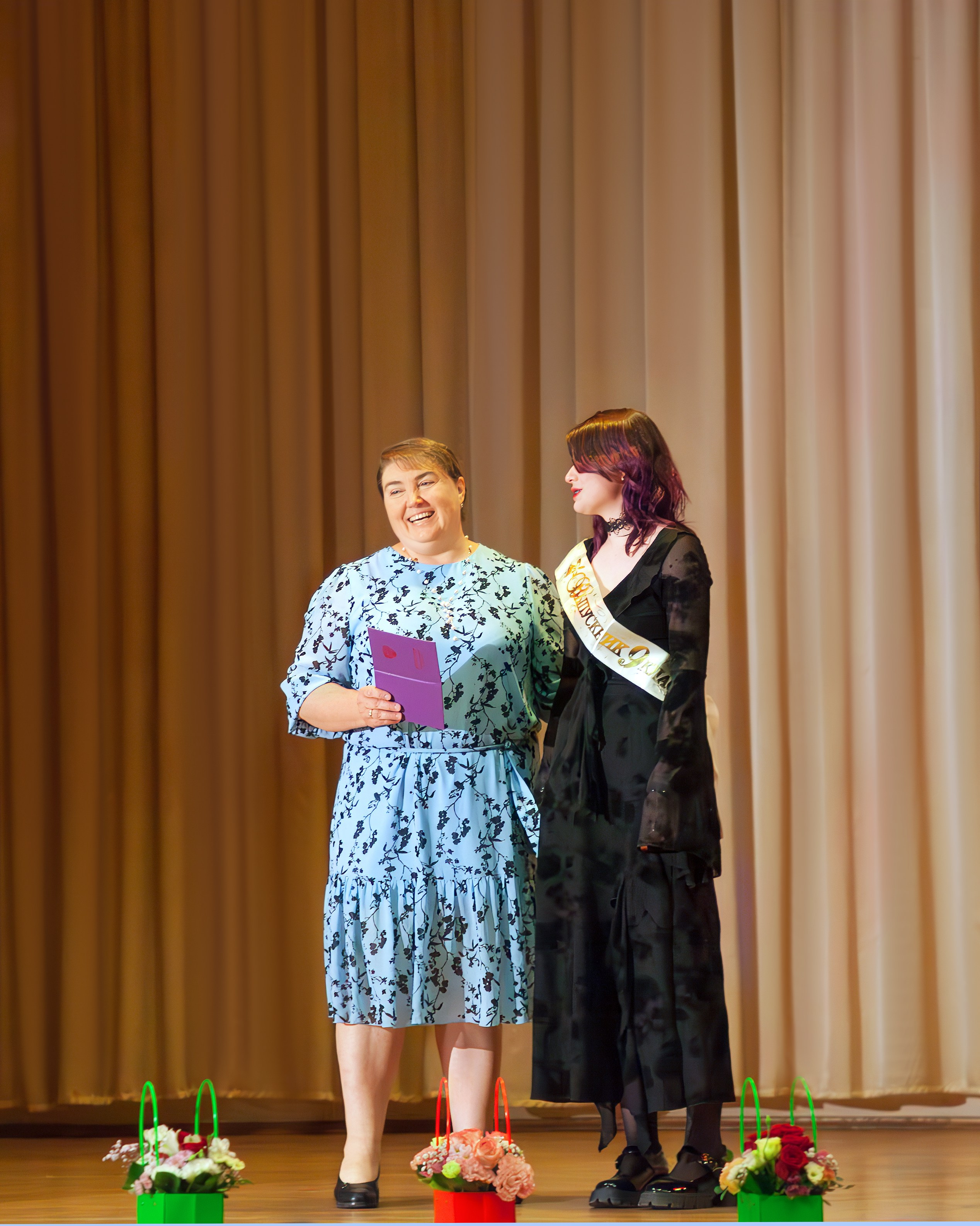 498 школа вручение дипломов, 2024. Выпускные альбомы и школьный фотограф в Подольске, Троицке, Щербинке, Москве и Московской области