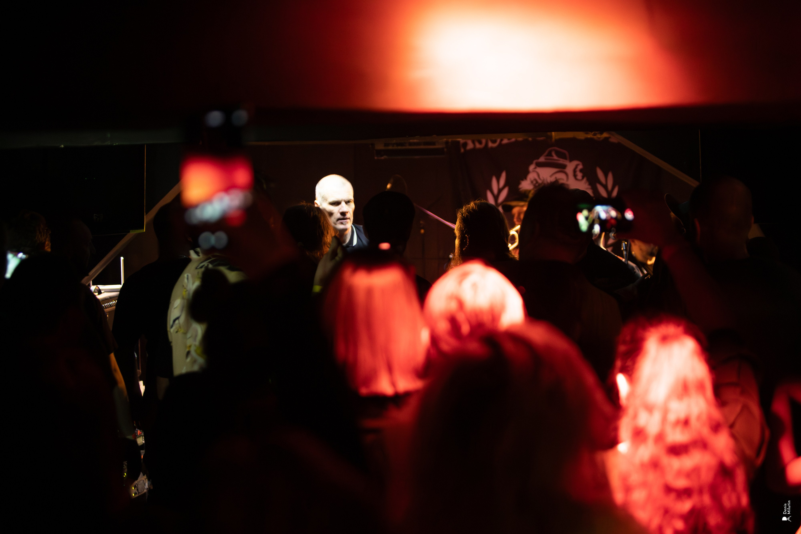 Рядом Ассенизаторы. Портретный фотограф Денис Милютин