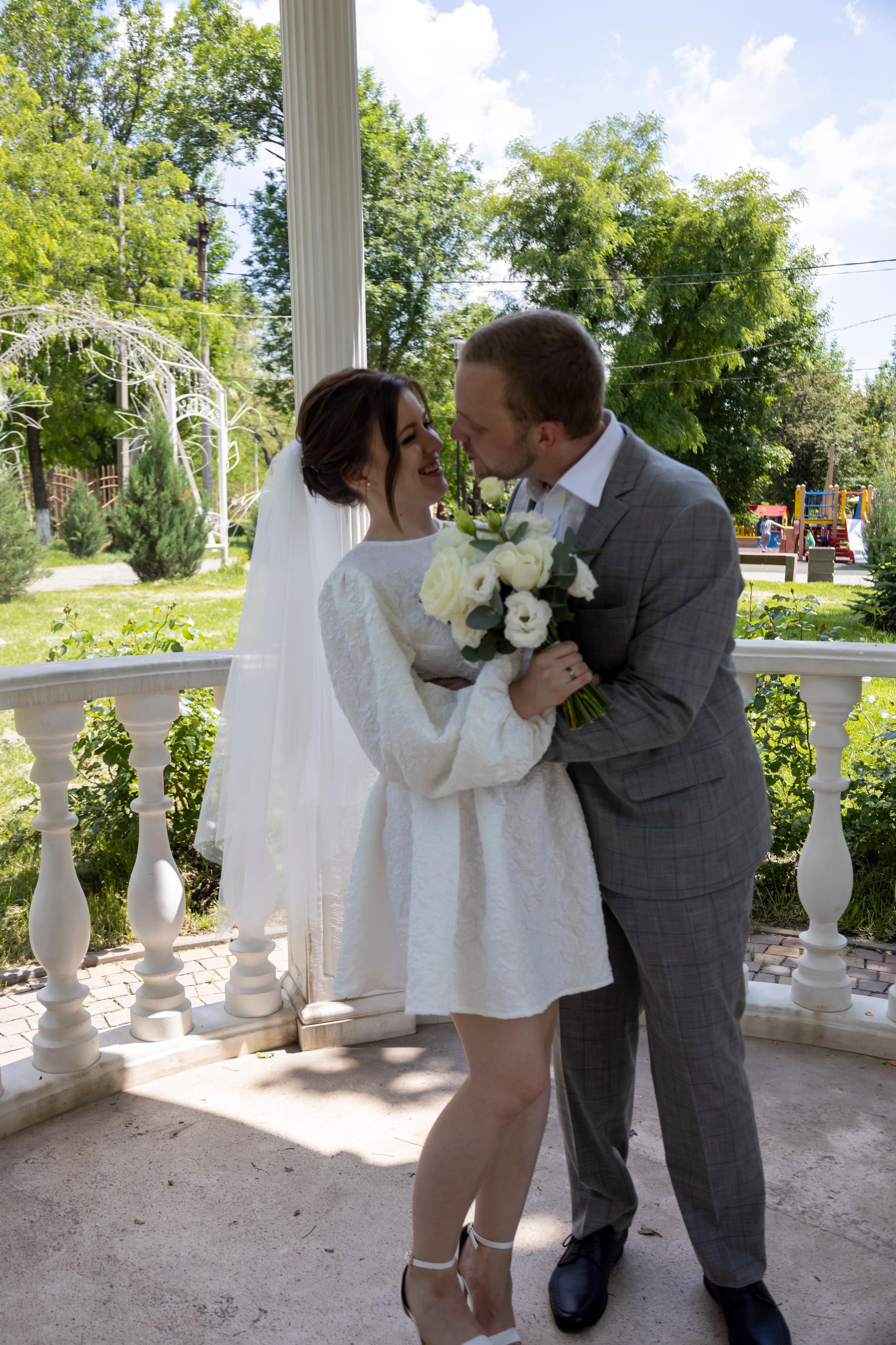 Елизавета и Павел. Свадебные «живые» фото с прогулки. г. Новошахтинск. Свадебный фотограф ростовская область