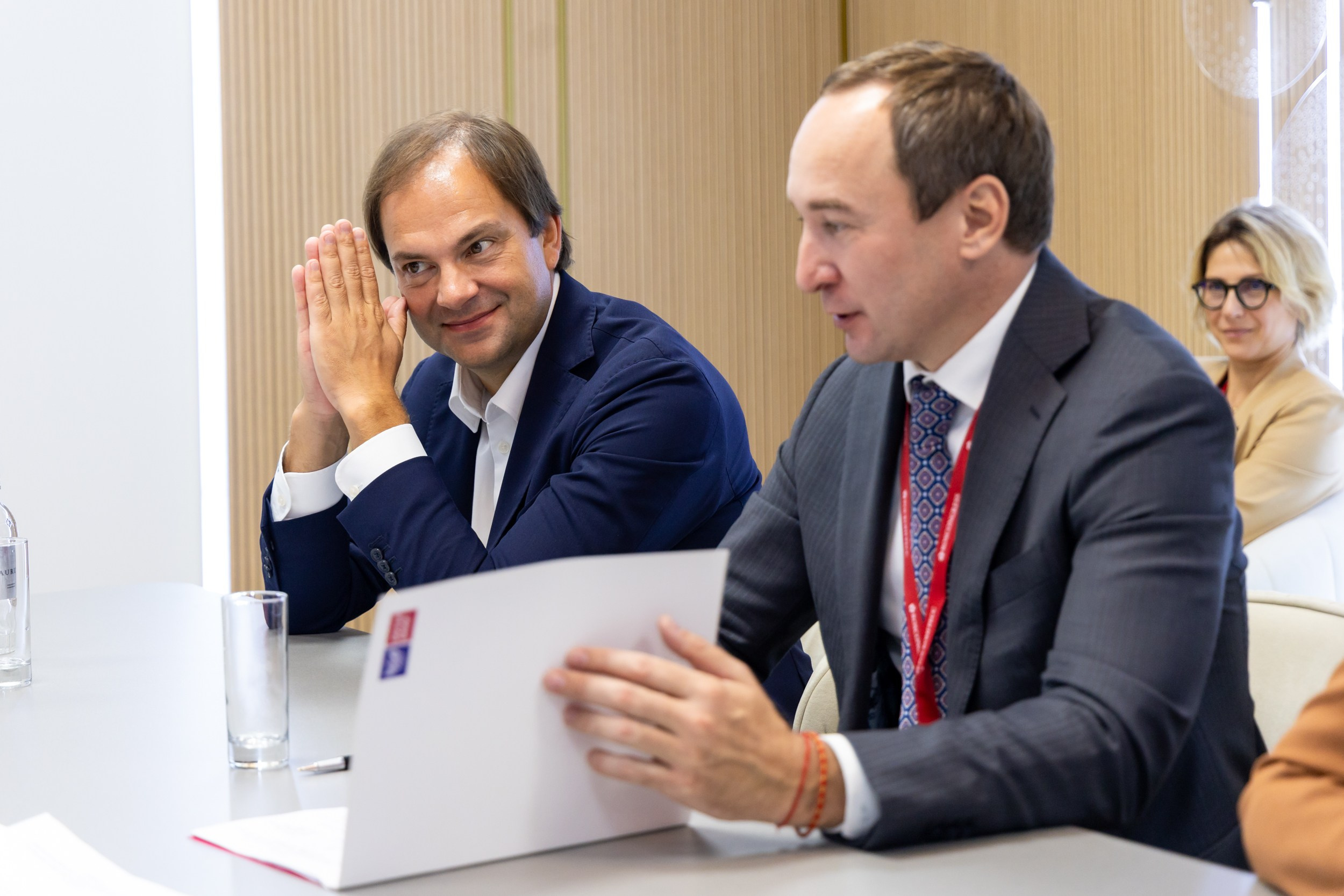 Почта банк. Репортажный и студийный фотограф во Владивостоке Дударева Софья