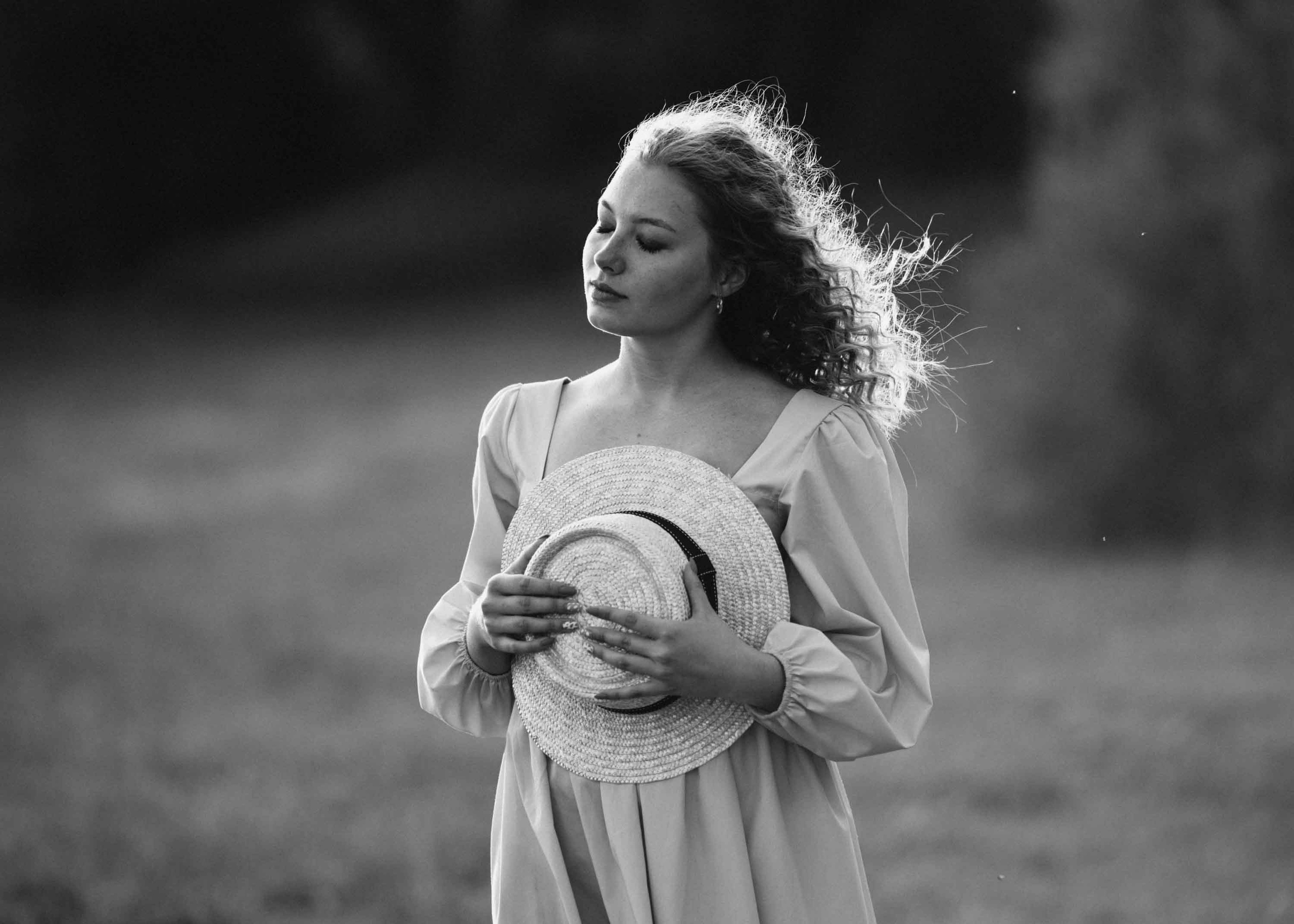 Девушка в шляпке. Наталия Клевинскас портретный фотограф в Костроме