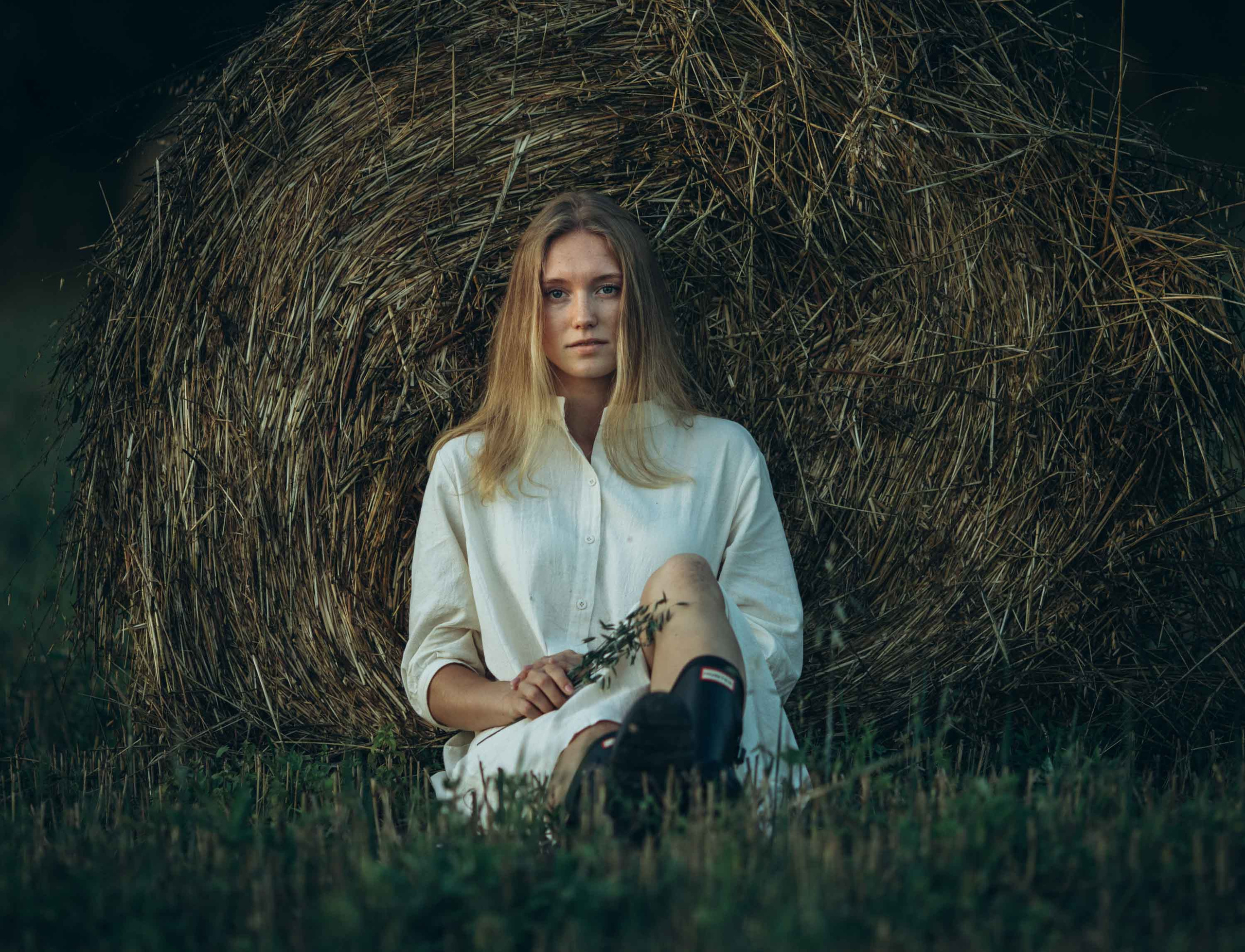 Портрет в поле. Наталия Клевинскас портретный фотограф в Костроме