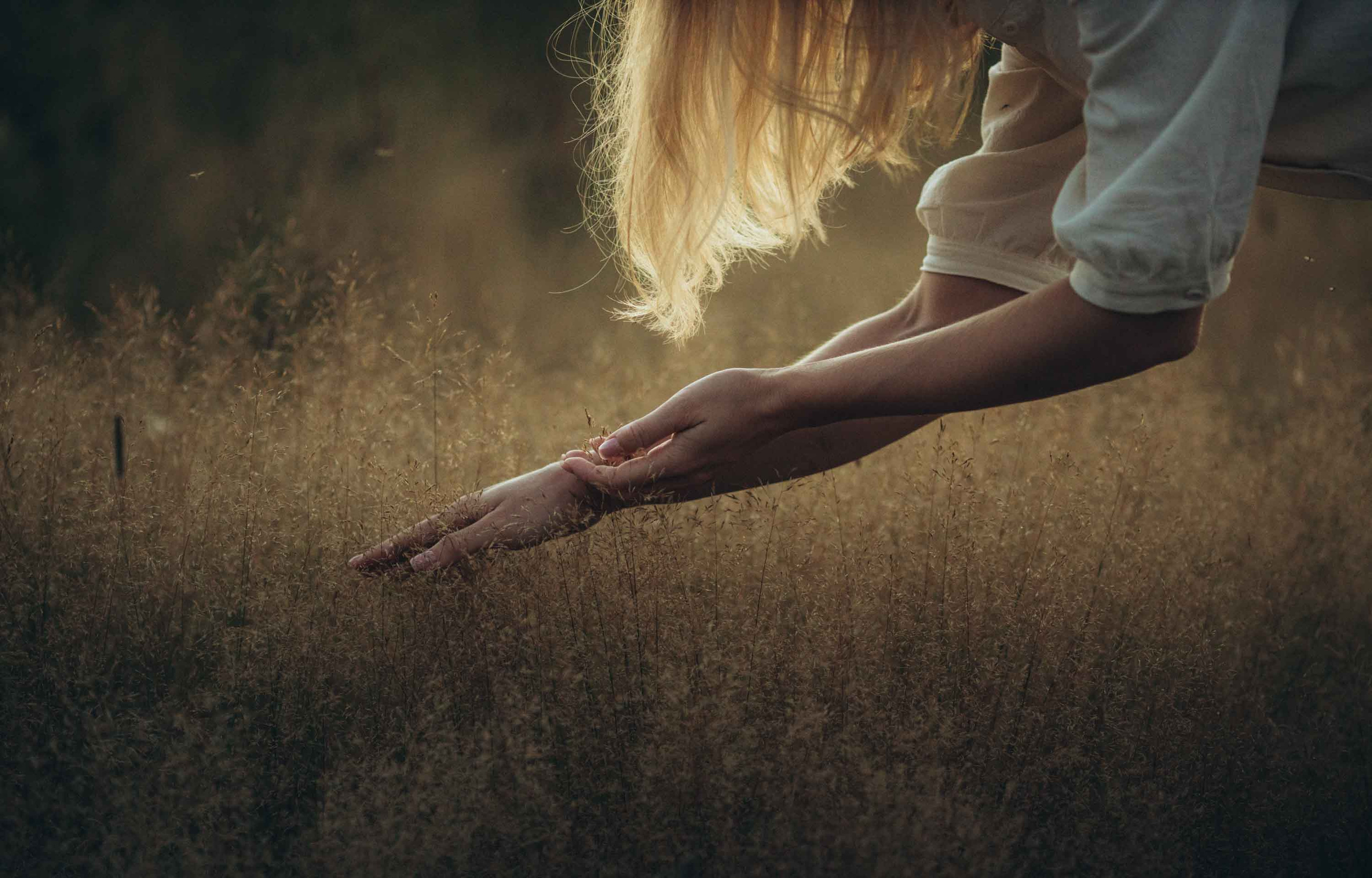 Портрет в поле. Наталия Клевинскас портретный фотограф в Костроме