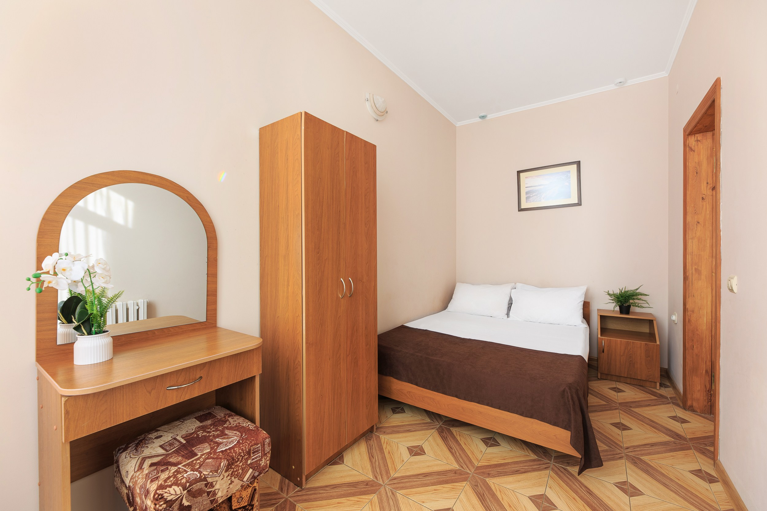 Фотосъёмка номеров с дополнительным освещением. Профессиональная фотосъёмка интерьеров, предметная фотосессия еды для меню г. Анапа