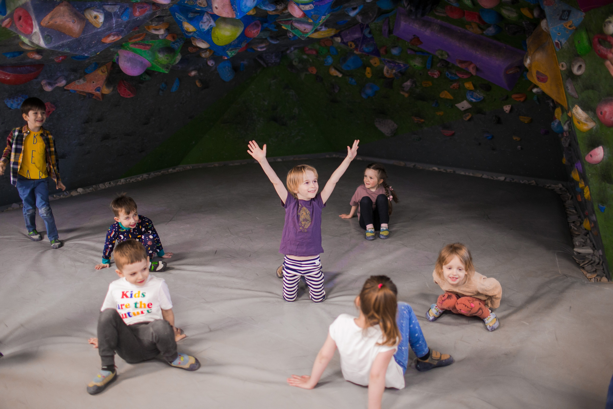 Фотосъемка детского Дня рождения на скалодроме. Репортажный фотограф Борис Геер