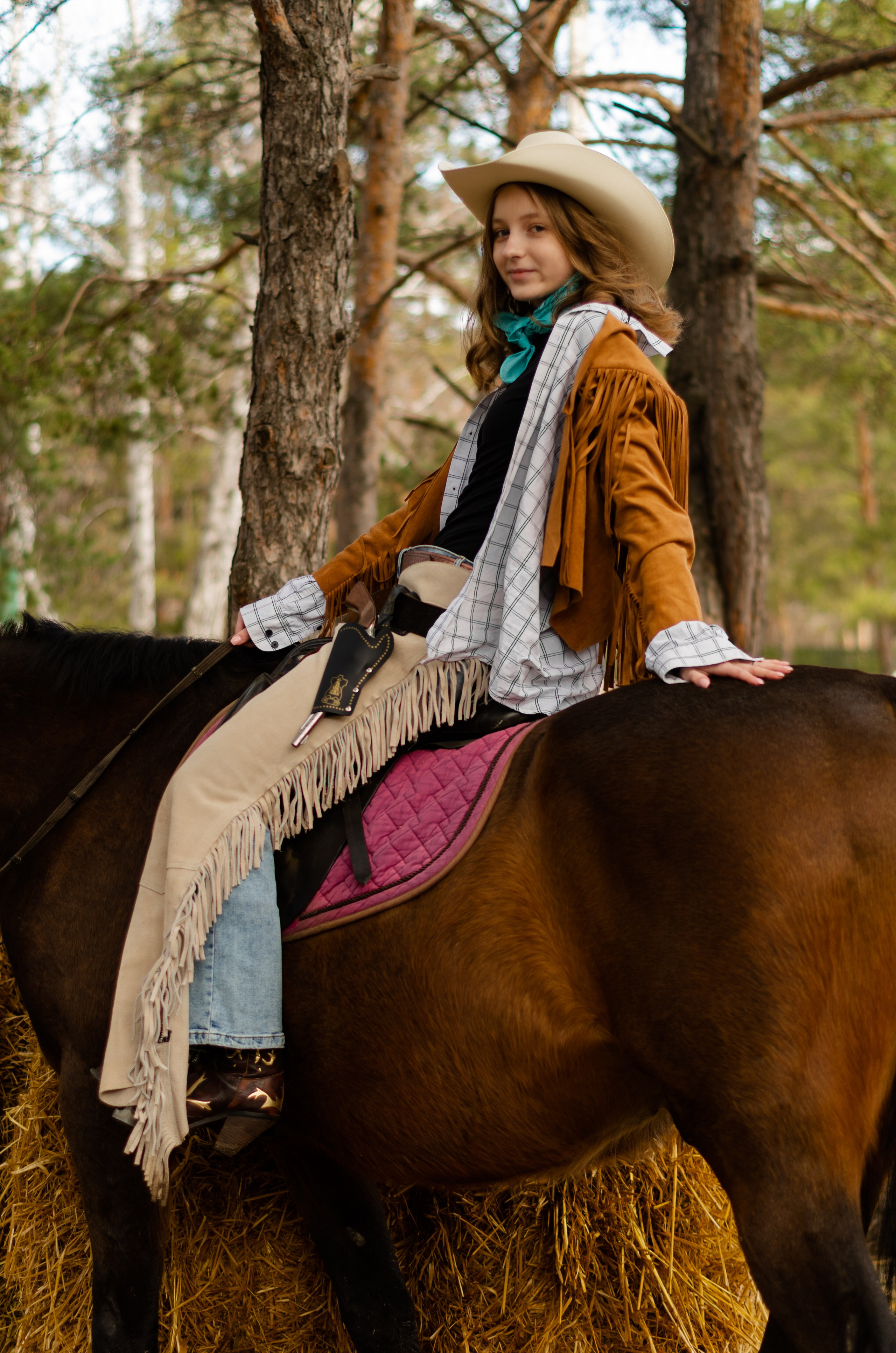 Ковбойская девчонка. Фотограф Марина Доглядная Челябинск фотосессии с лошадьми, мотоциклами