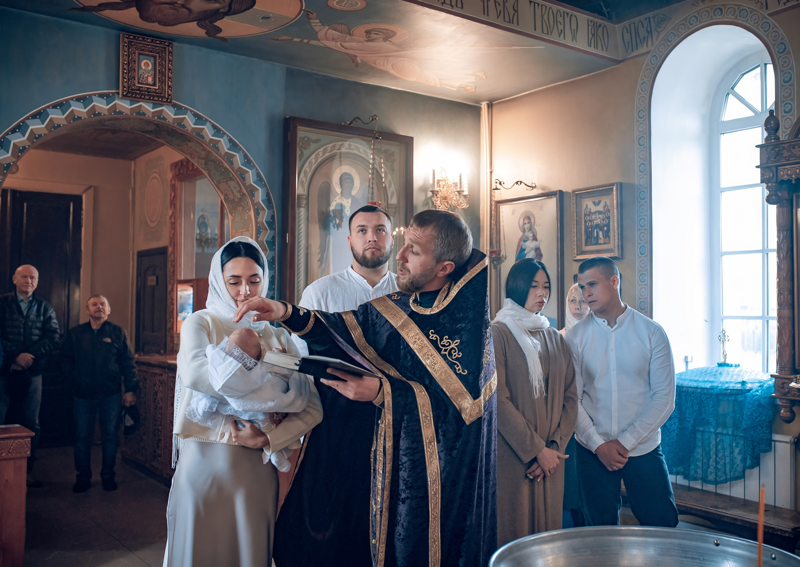 Крещение Мирона в Веденском хаме Березовка. Фотографы крещения/венчания  Красноярск Татьяна и Вячеслав Переваловы